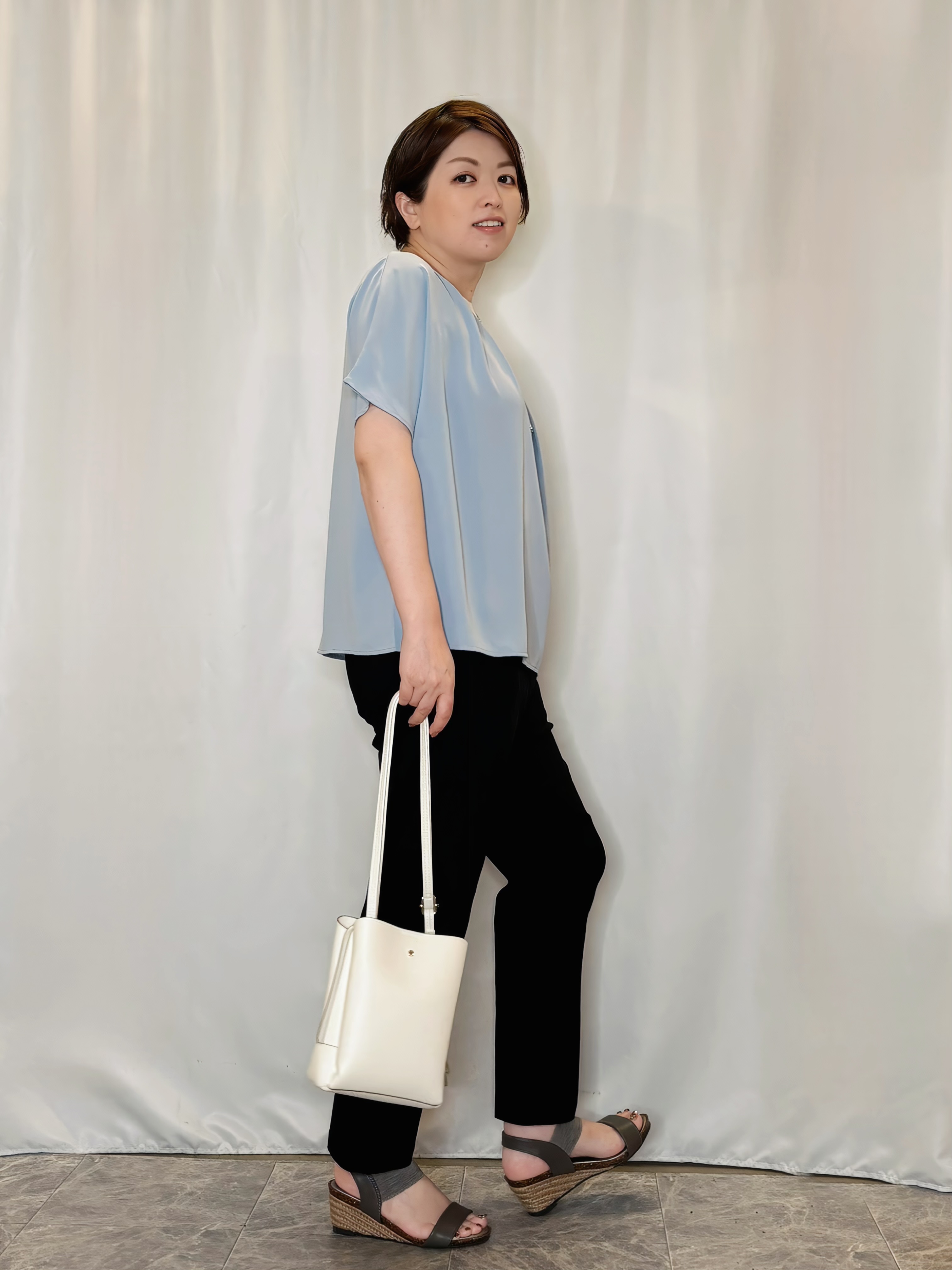 たみさんの「SHOO･LA･RUE｜【ひんやり/UV/通勤】洗濯後しわになりにくい 上品配色ブラウス」を使ったコーディネート