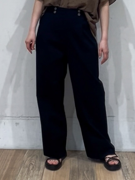 山さんさんの「grove｜【洗濯機◎】さらっと着映える、バックデザインブラウス」を使ったコーディネート