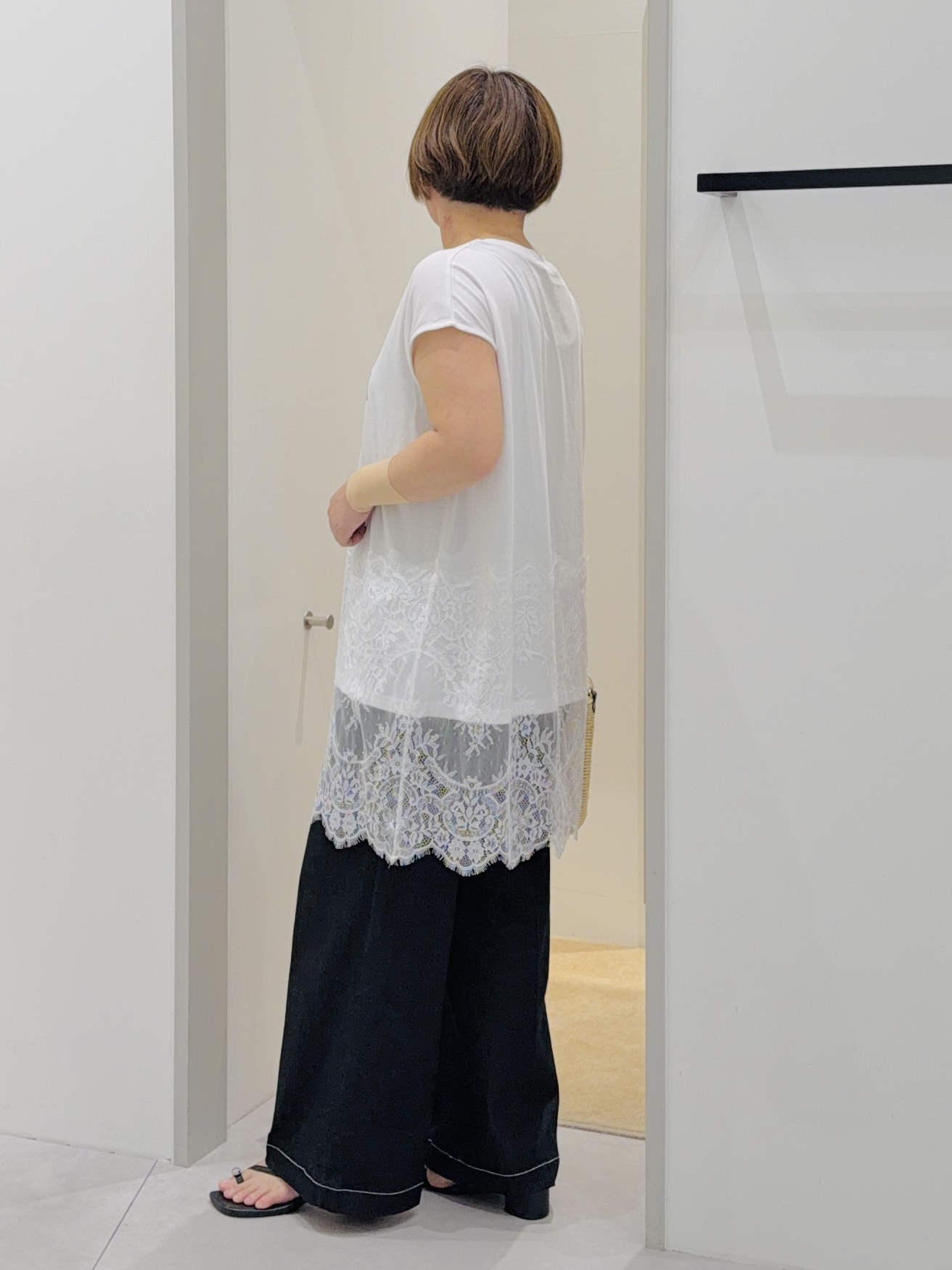 タナさんの「THE SHOP TK｜レース切替 ロングTシャツ」を使ったコーディネート