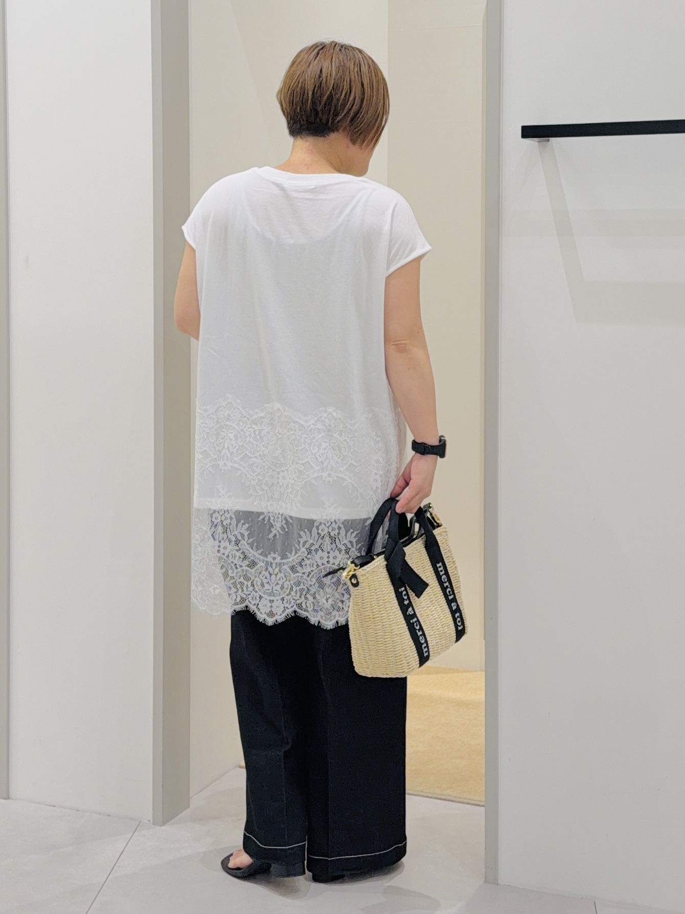 タナさんの「THE SHOP TK｜レース切替 ロングTシャツ」を使ったコーディネート