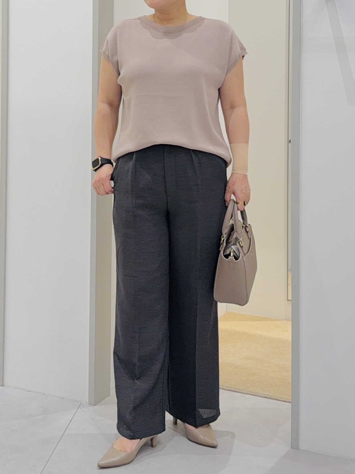 タナさんの「THE SHOP TK｜【S-XL/ひんやりタッチ】多機能フレンチスリーブニット 洗濯機OK/UVケア/毛玉になりにくい」を使ったコーディネート