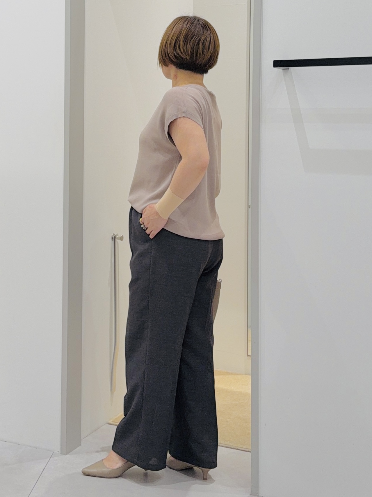 タナさんの「THE SHOP TK｜【S-XL/ひんやりタッチ】多機能フレンチスリーブニット 洗濯機OK/UVケア/毛玉になりにくい」を使ったコーディネート
