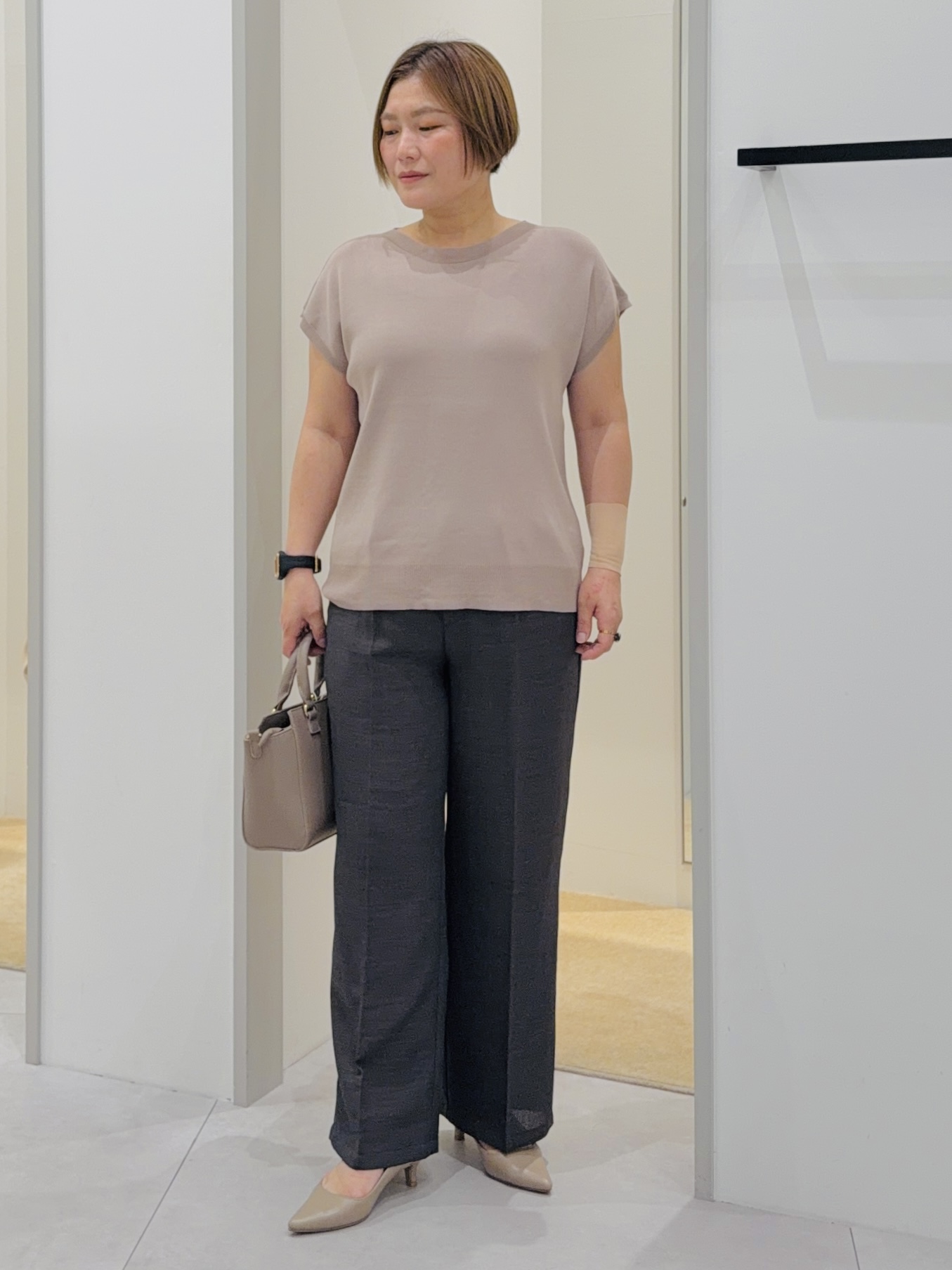 タナさんの「THE SHOP TK｜【S-XL/ひんやりタッチ】多機能フレンチスリーブニット 洗濯機OK/UVケア/毛玉になりにくい」を使ったコーディネート