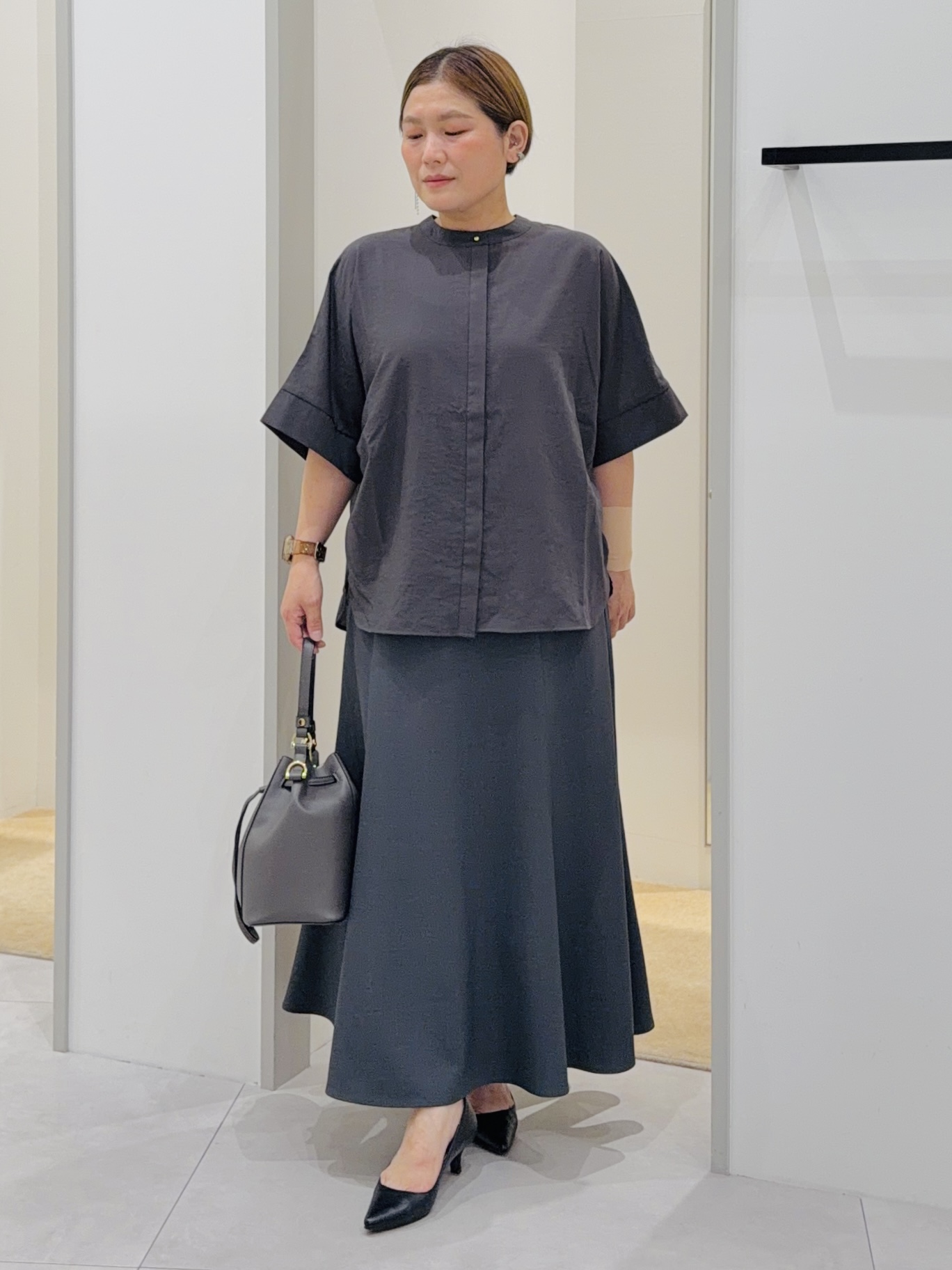 タナさんの「THE SHOP TK｜【高レビュー/体型カバー】さらっと快適 ドルマン5分袖ブラウス」を使ったコーディネート