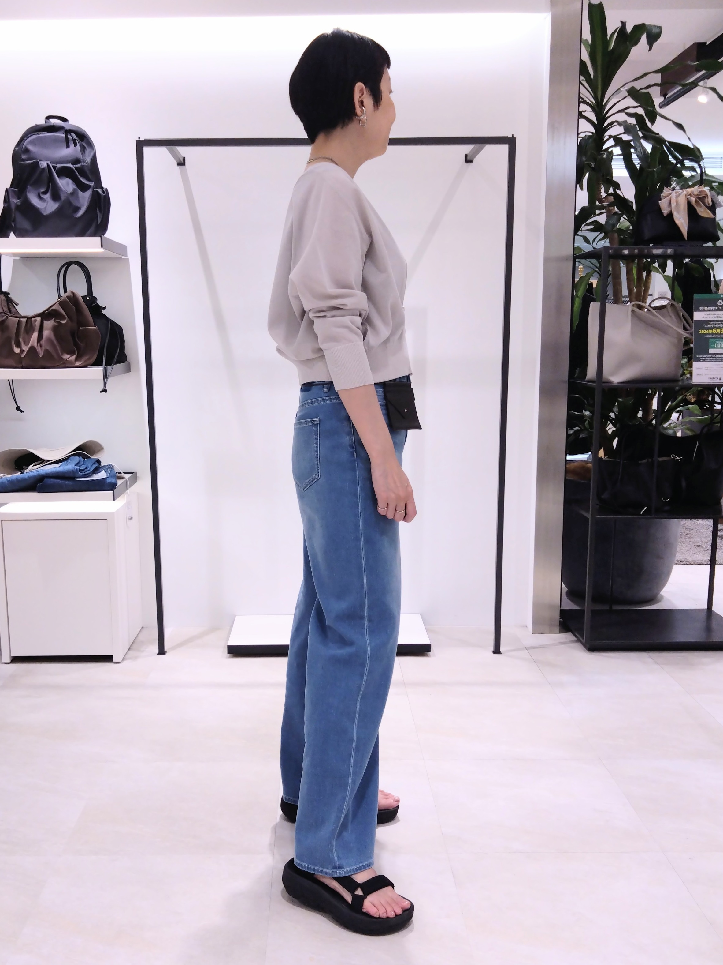 まちこさんの「UNTITLED｜【アンサンブル可/日除け・冷房対策】シアーレーヨンZIPカーディガン」を使ったコーディネート