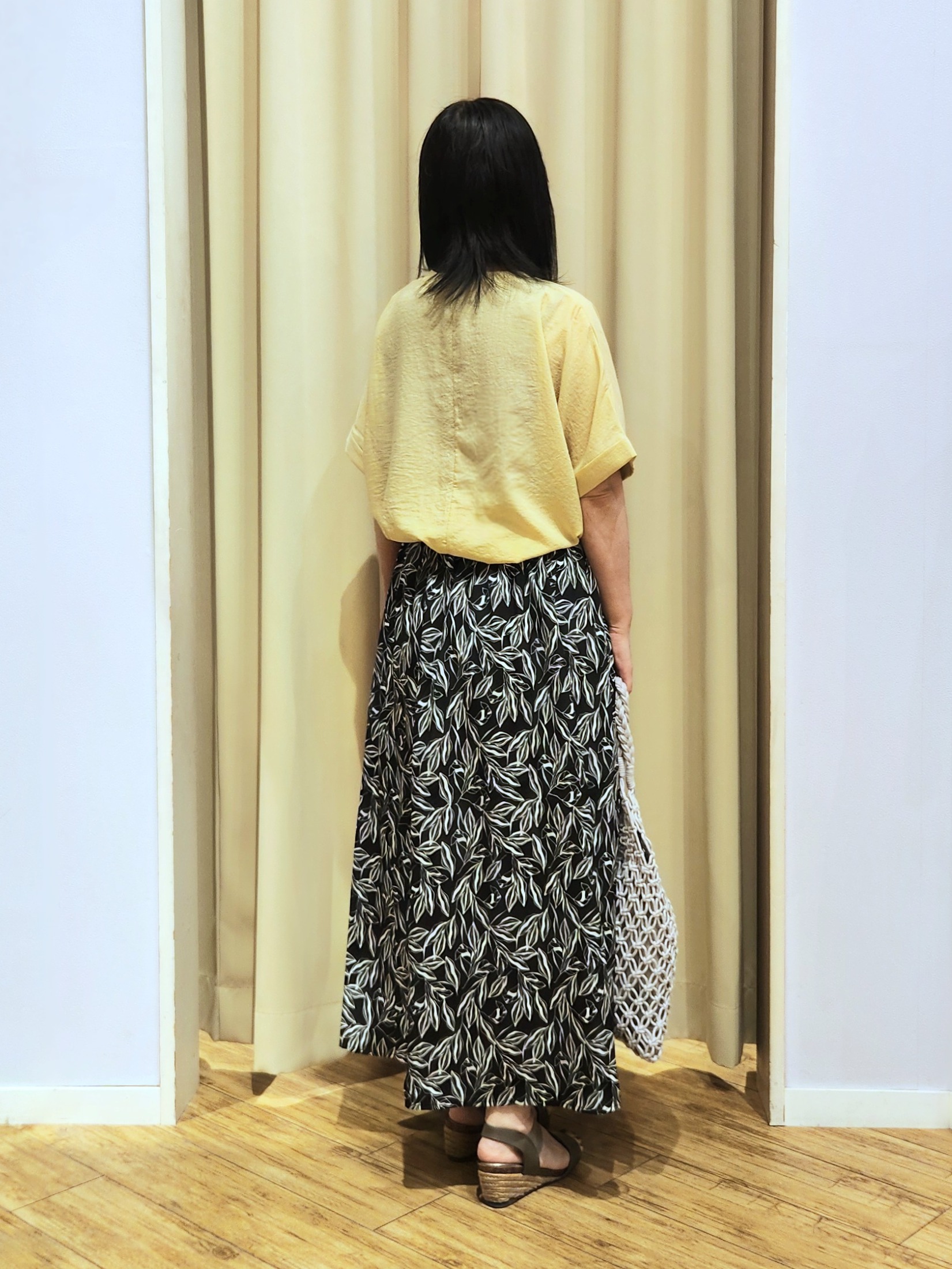 くまさんの「SHOO･LA･RUE｜【ひんやり/着丈選べる/体型カバー】洗濯後しわになりにくい さらさらドルマンブラウス」を使ったコーディネート