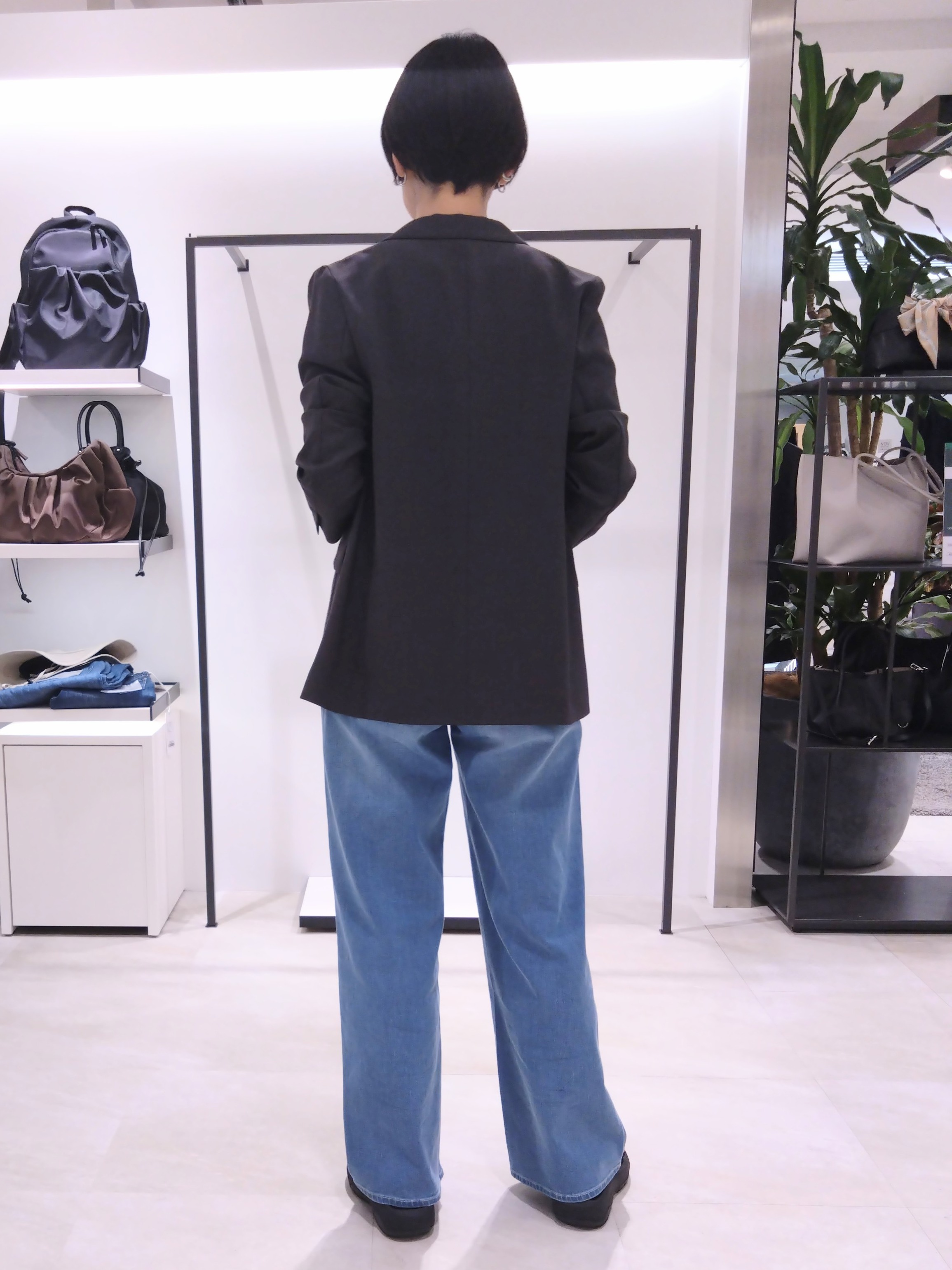 まちこさんの「UNTITLED｜【新色追加/セットアップ可】エアリー ダブルブレストジャケット」を使ったコーディネート
