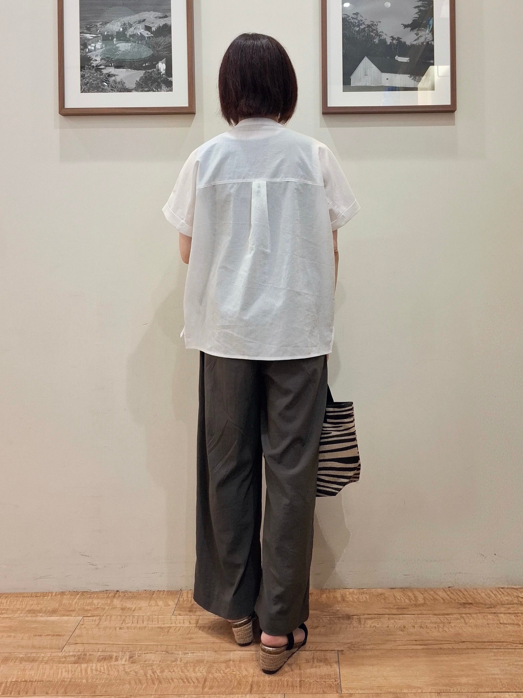 まあるさんの「SHOO･LA･RUE｜【さらり快適/洗濯機可/S-LL】風が通り抜ける 半袖バンドカラーシアーシャツ」を使ったコーディネート