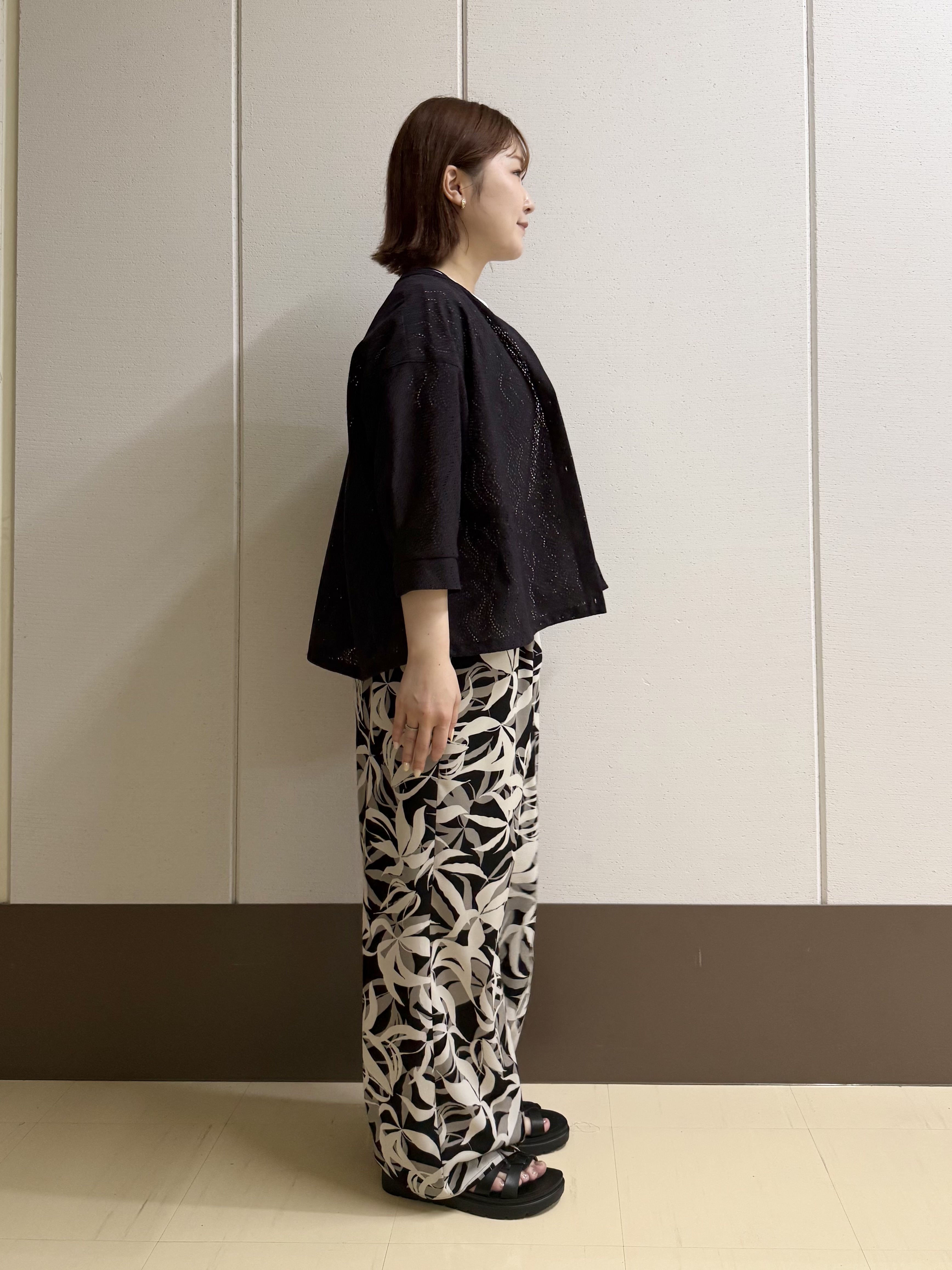 Rikoさんの「INDIVI｜【洗える】ガーター編みVネックニットT」を使ったコーディネート