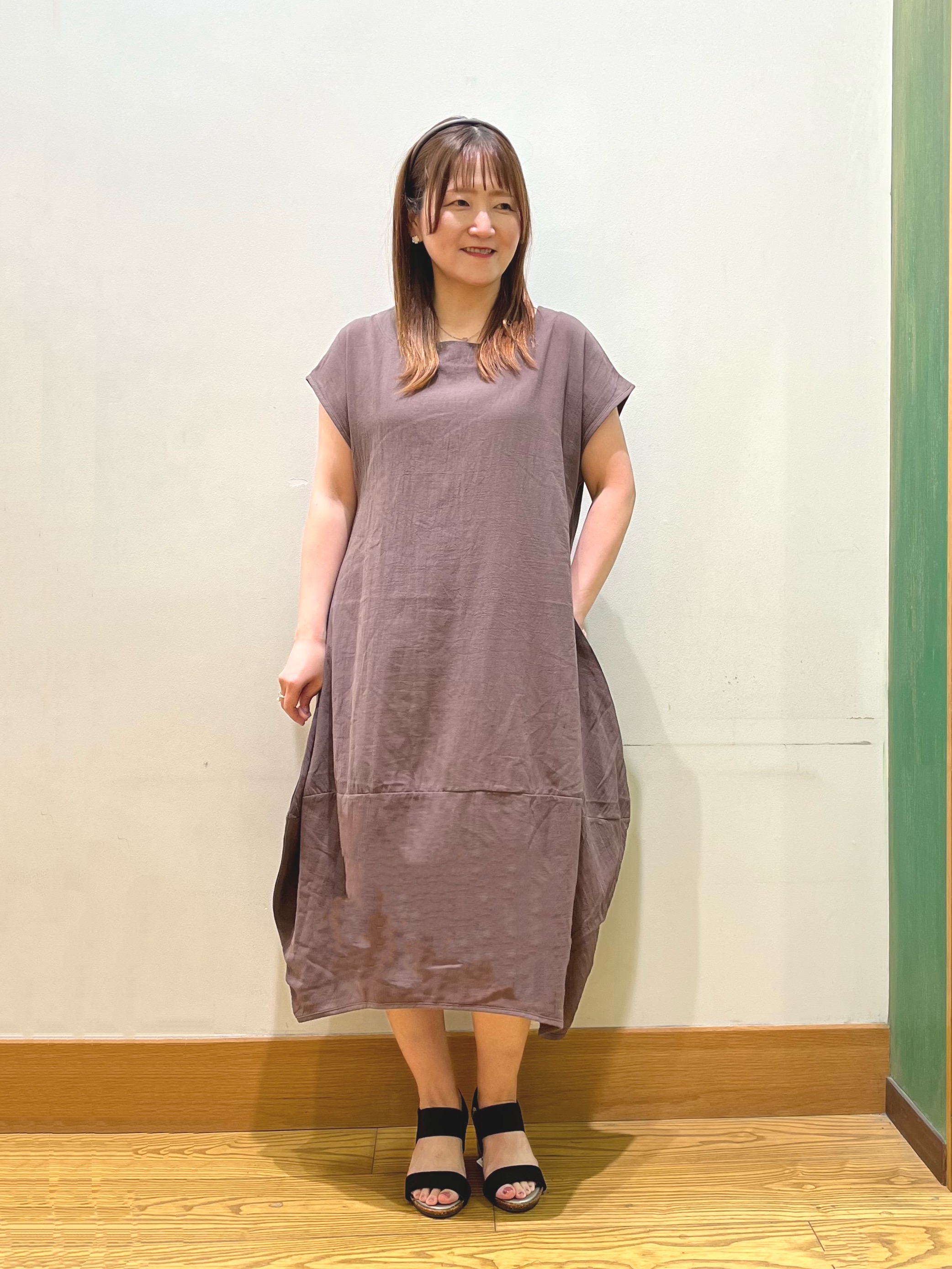 ゆっきーさんの「SHOO･LA･RUE｜【S-LL/洗濯機可/体型カバー】ふんわりラインが女性らしい コクーンワンピース」を使ったコーディネート