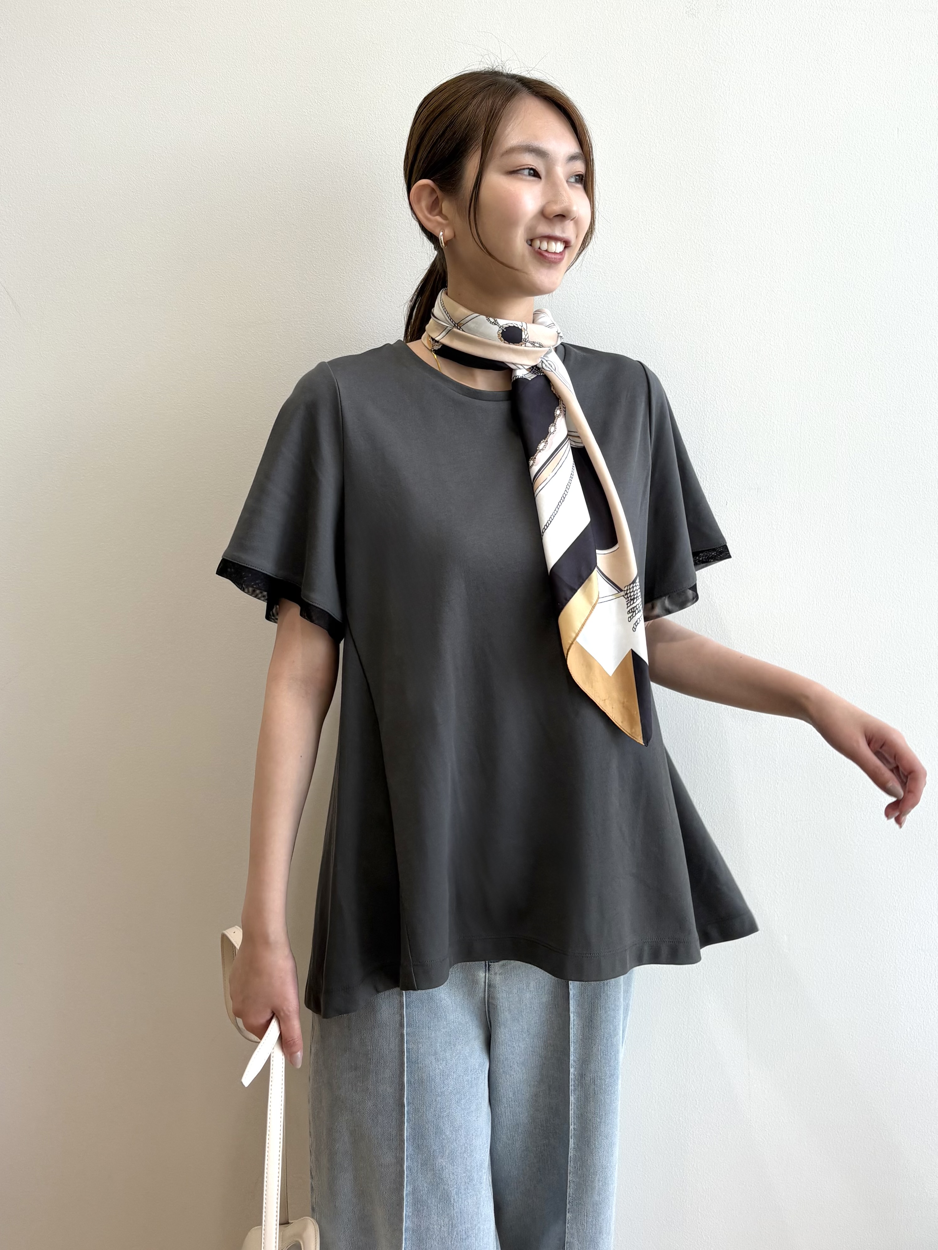 めぐさんの「OPAQUE.CLIP｜【UVケア／接触冷感】スーパーアイス 袖チュールペプラムカットソー《洗濯機OK》」を使ったコーディネート