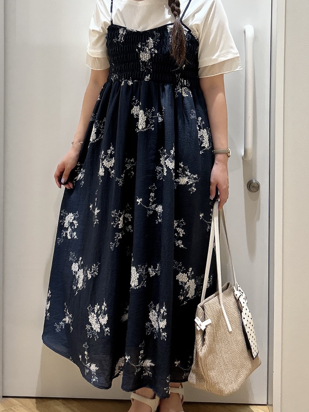みいさんの「grove｜【二の腕カバー/UVカット・ひんやり】袖口シアースクエアネックTシャツ」を使ったコーディネート