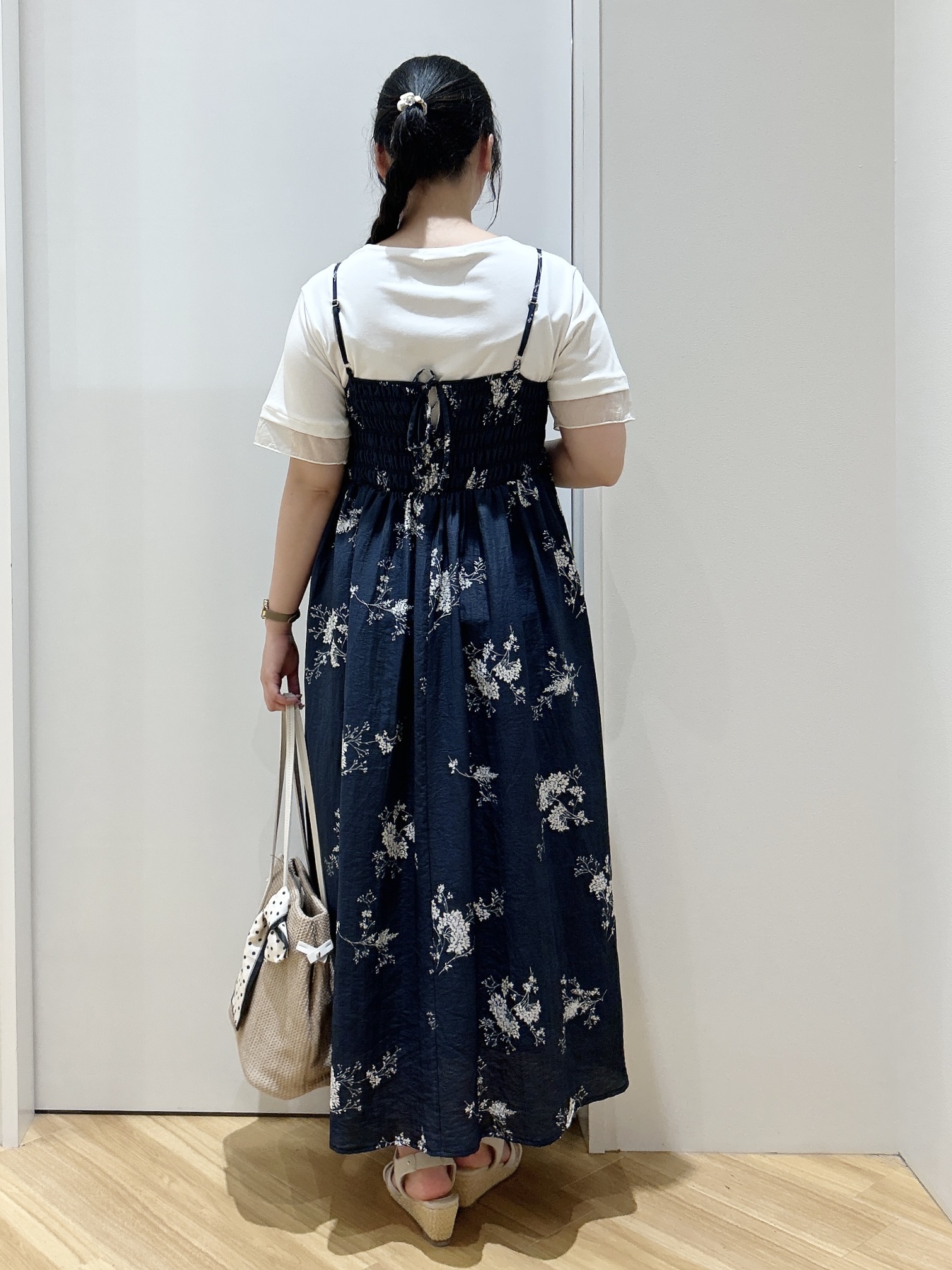 みいさんの「grove｜【二の腕カバー/UVカット・ひんやり】袖口シアースクエアネックTシャツ」を使ったコーディネート