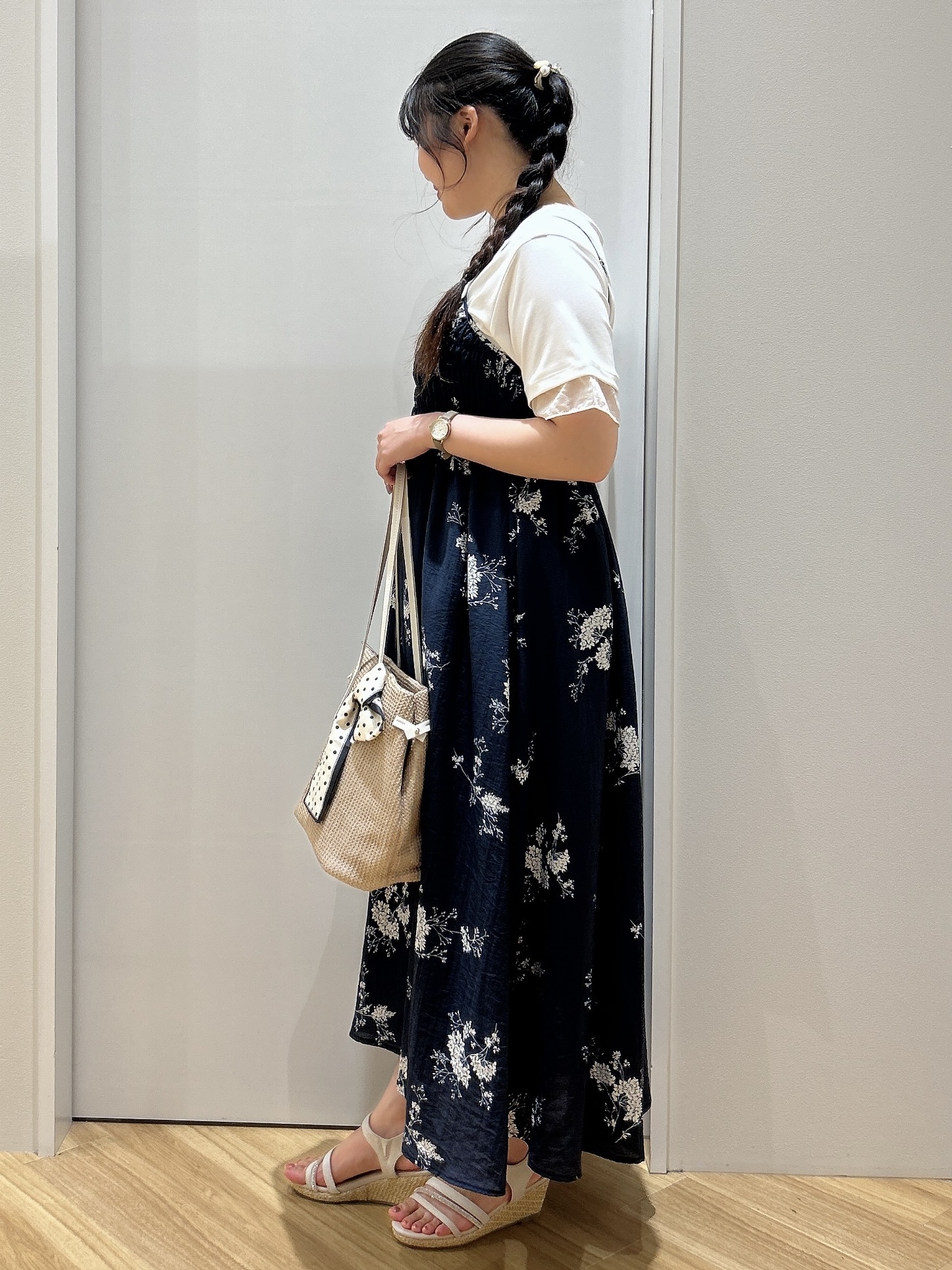みいさんの「grove｜【二の腕カバー/UVカット・ひんやり】袖口シアースクエアネックTシャツ」を使ったコーディネート