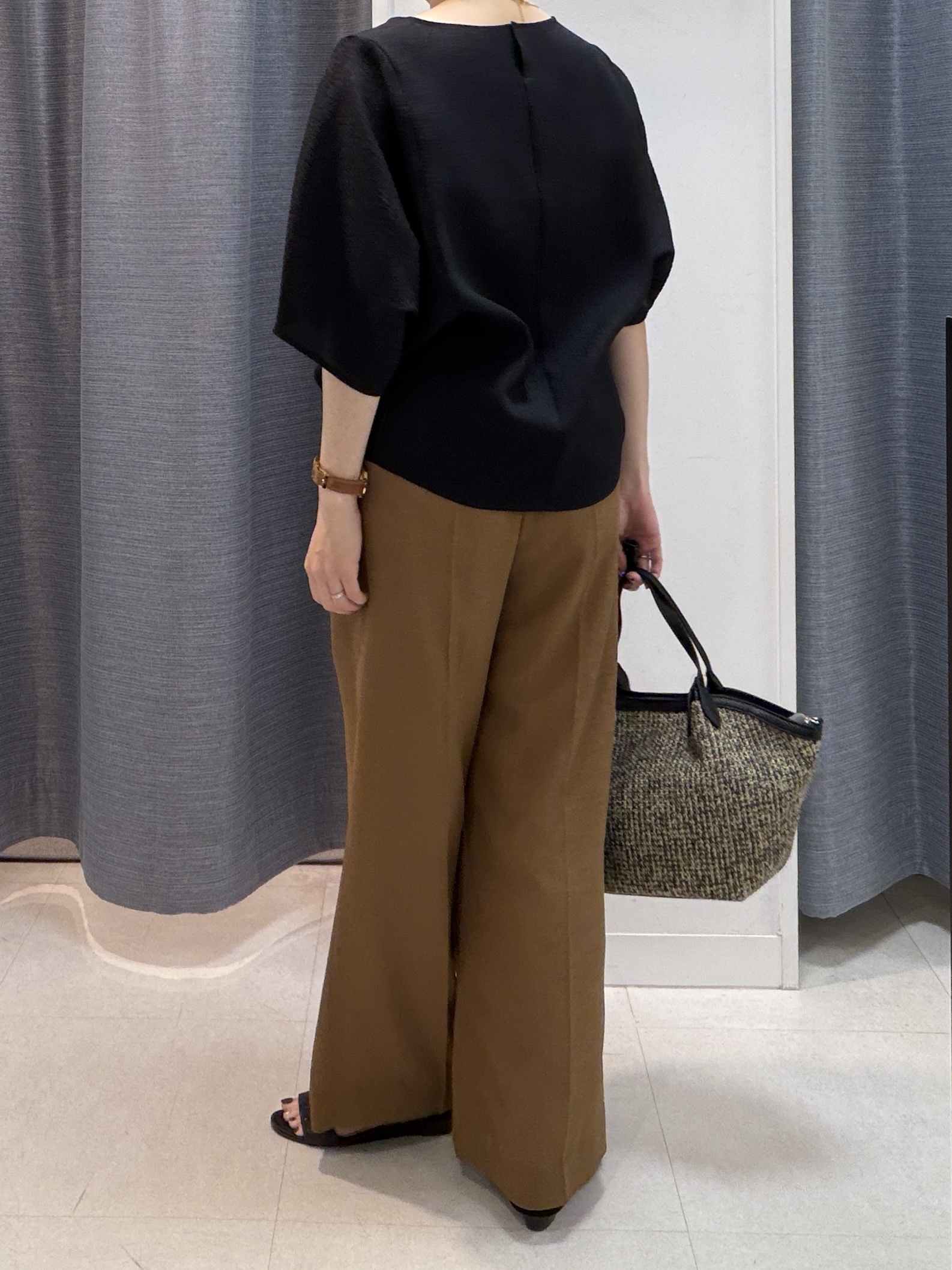 shihoさんの「INDIVI｜【華奢見え】ジャカード ドルマントップス」を使ったコーディネート