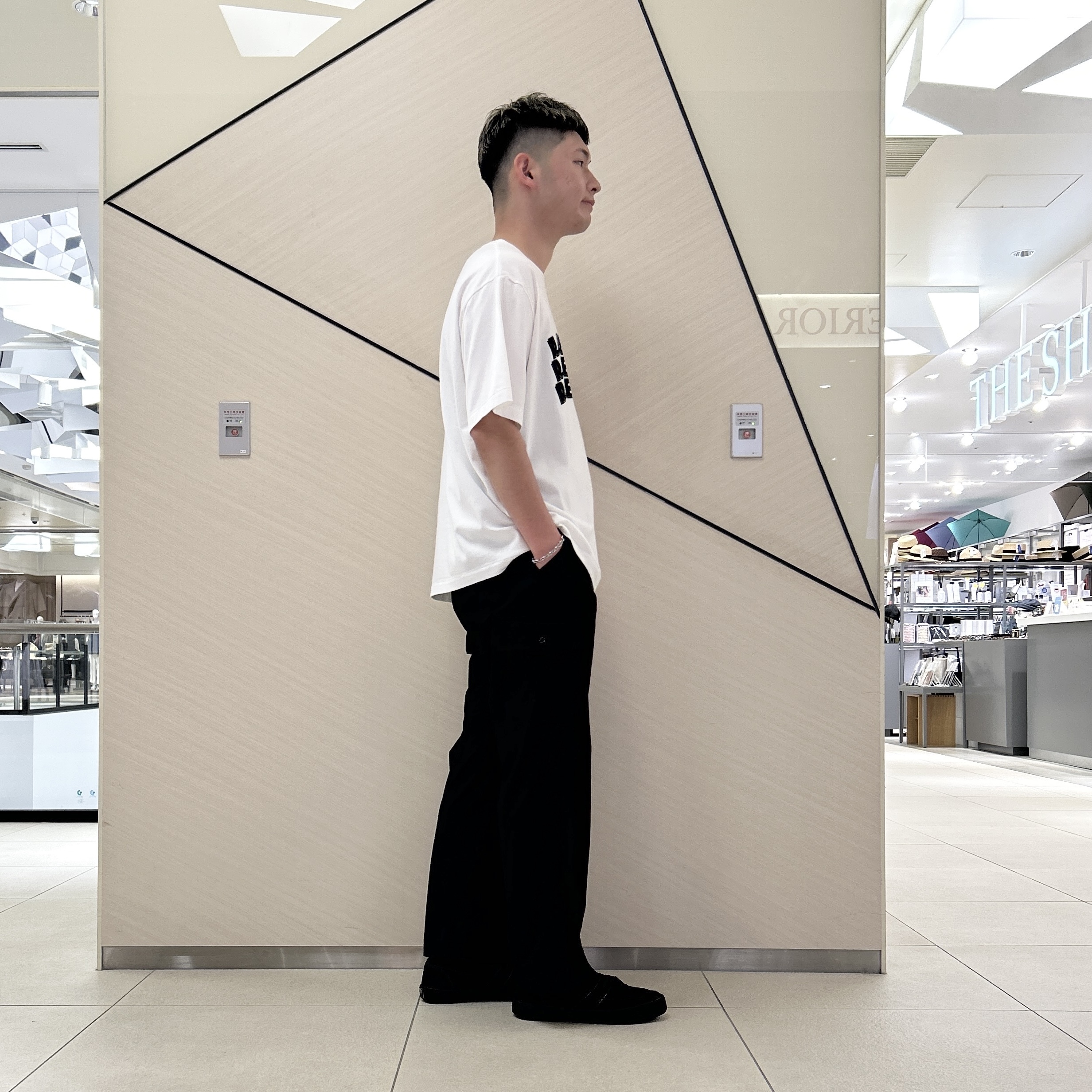 千葉亮太さんの「DRESSTERIOR｜【セットアップ可】2WAYストレッチ ワイドカーゴパンツ」を使ったコーディネート