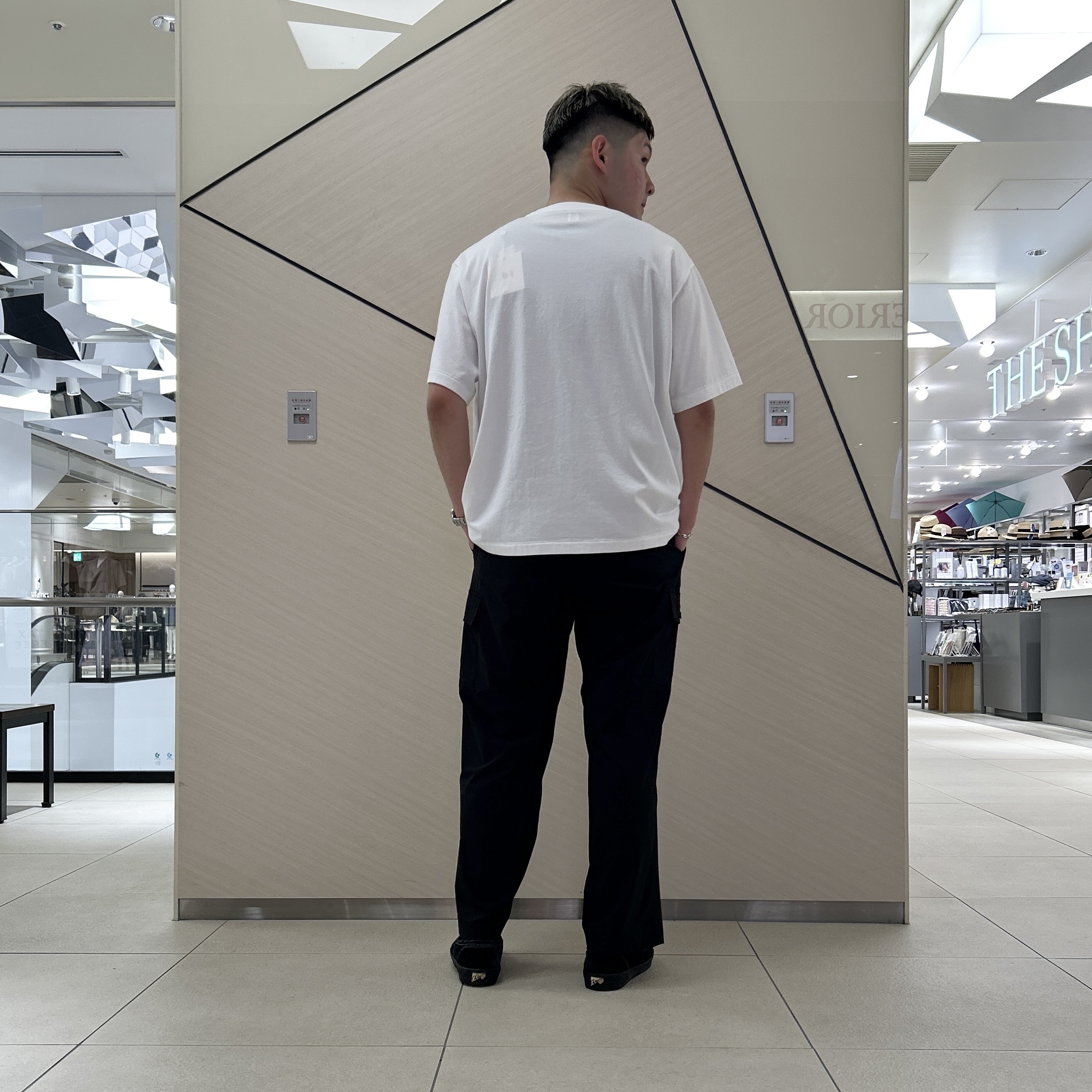 千葉亮太さんの「DRESSTERIOR｜【セットアップ可】2WAYストレッチ ワイドカーゴパンツ」を使ったコーディネート