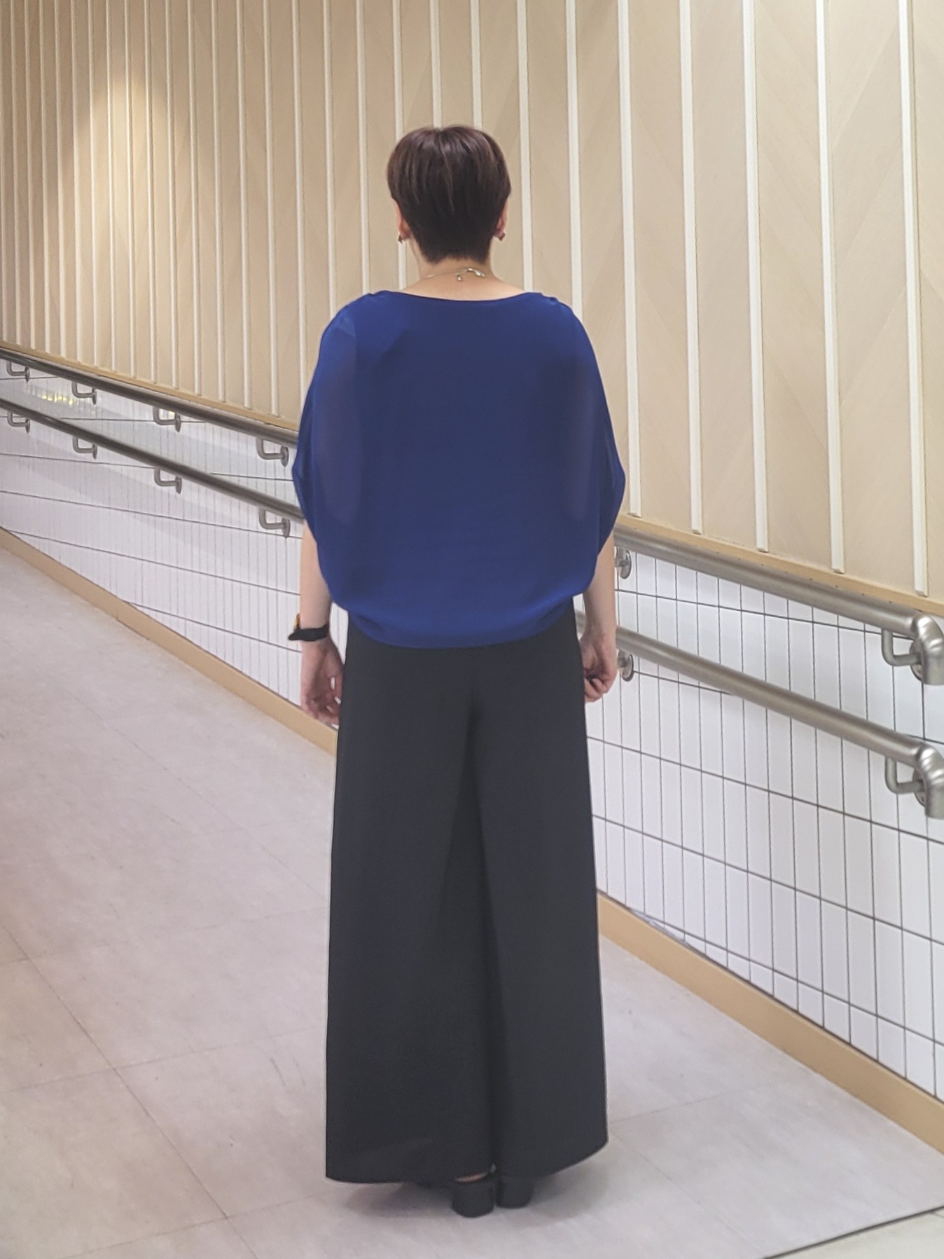 tomoさんの「COUP DE CHANCE｜【日本製/インナー付き】ギャザースリーブプルオーバー」を使ったコーディネート
