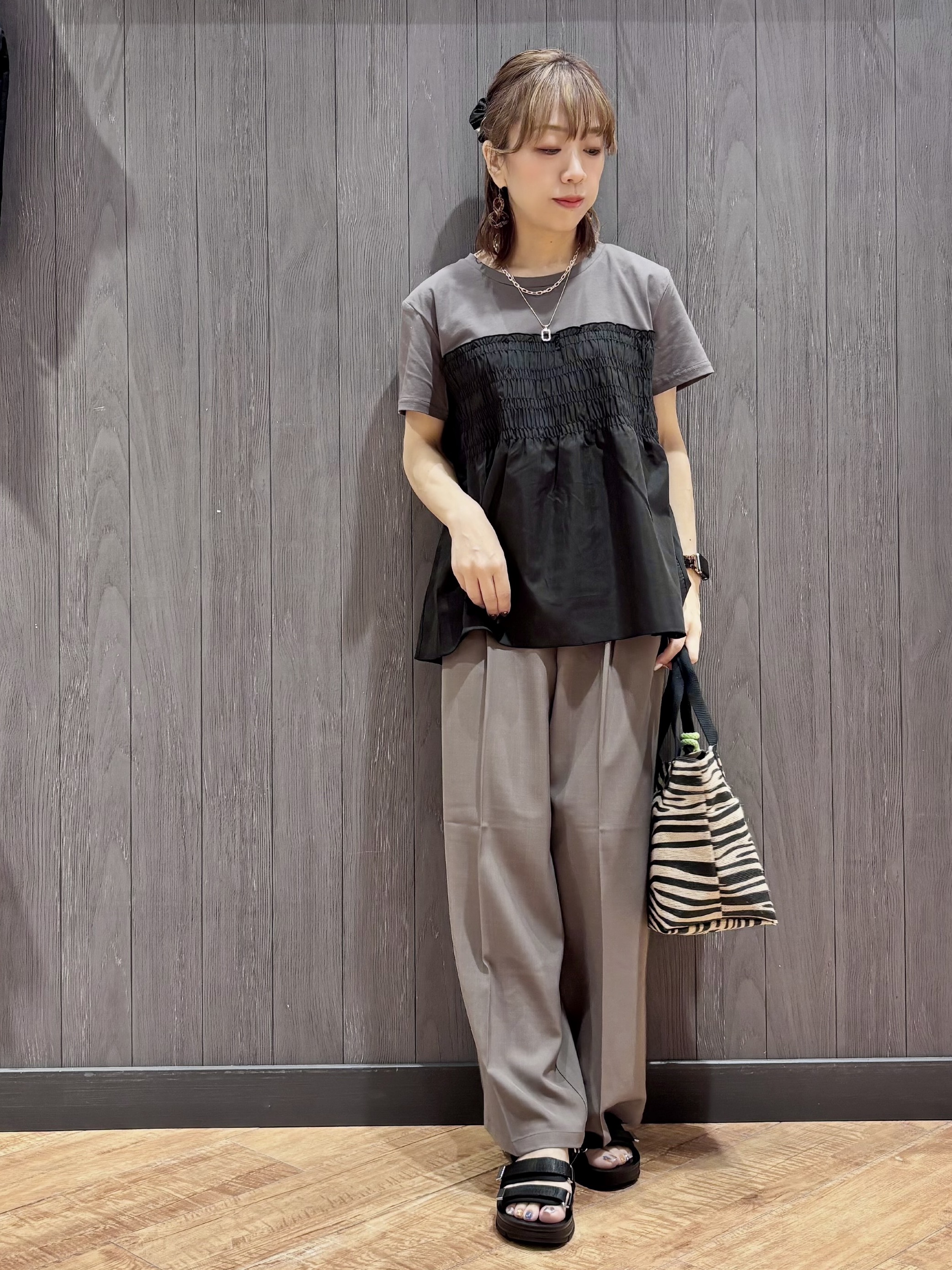 meiさんの「SHOO･LA･RUE｜【S-LL/洗濯機可】着るだけサマ見え 柄アソートビスチェ風ドッキングTシャツ」を使ったコーディネート