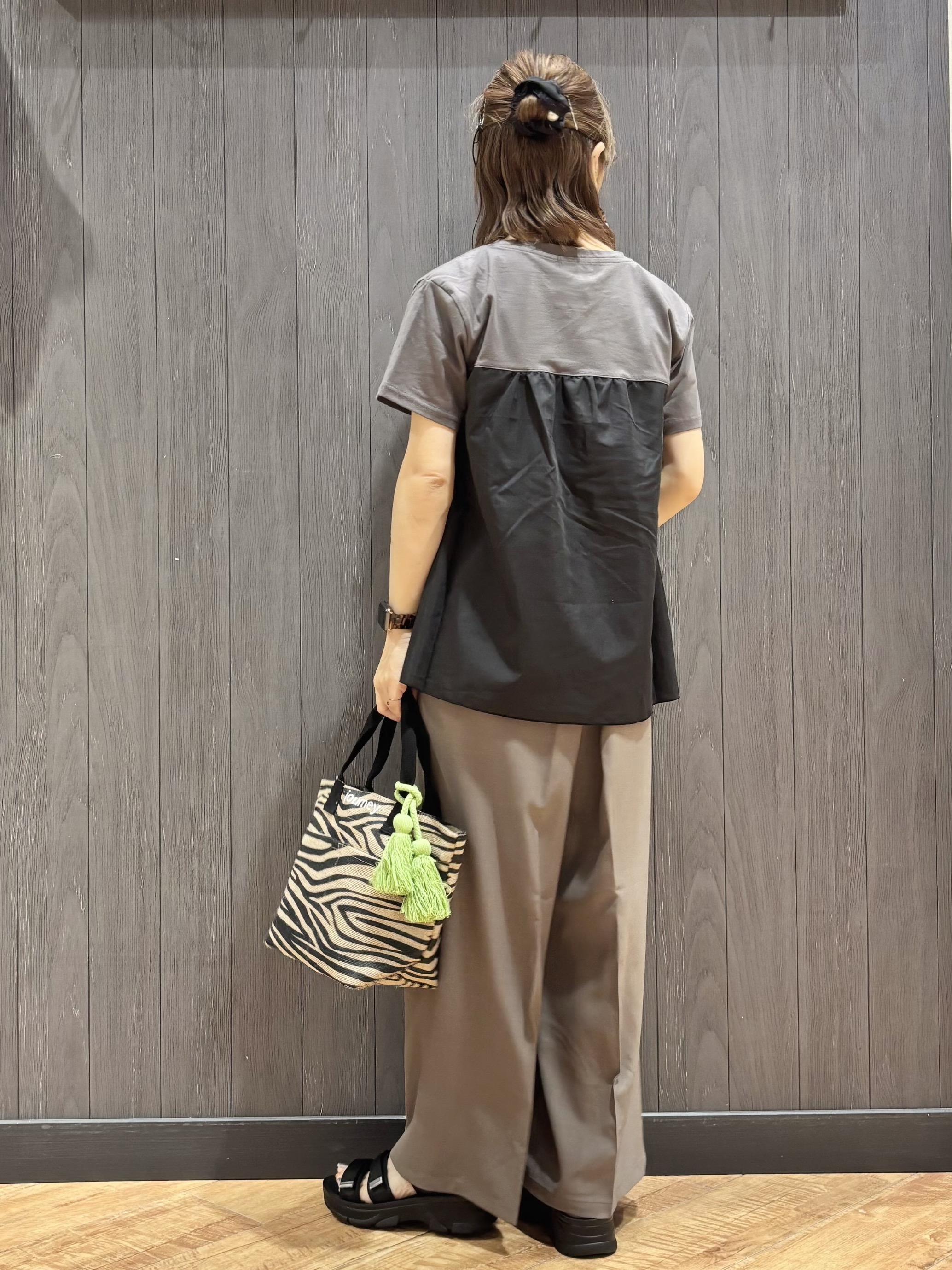 meiさんの「SHOO･LA･RUE｜【S-LL/洗濯機可】着るだけサマ見え 柄アソートビスチェ風ドッキングTシャツ」を使ったコーディネート