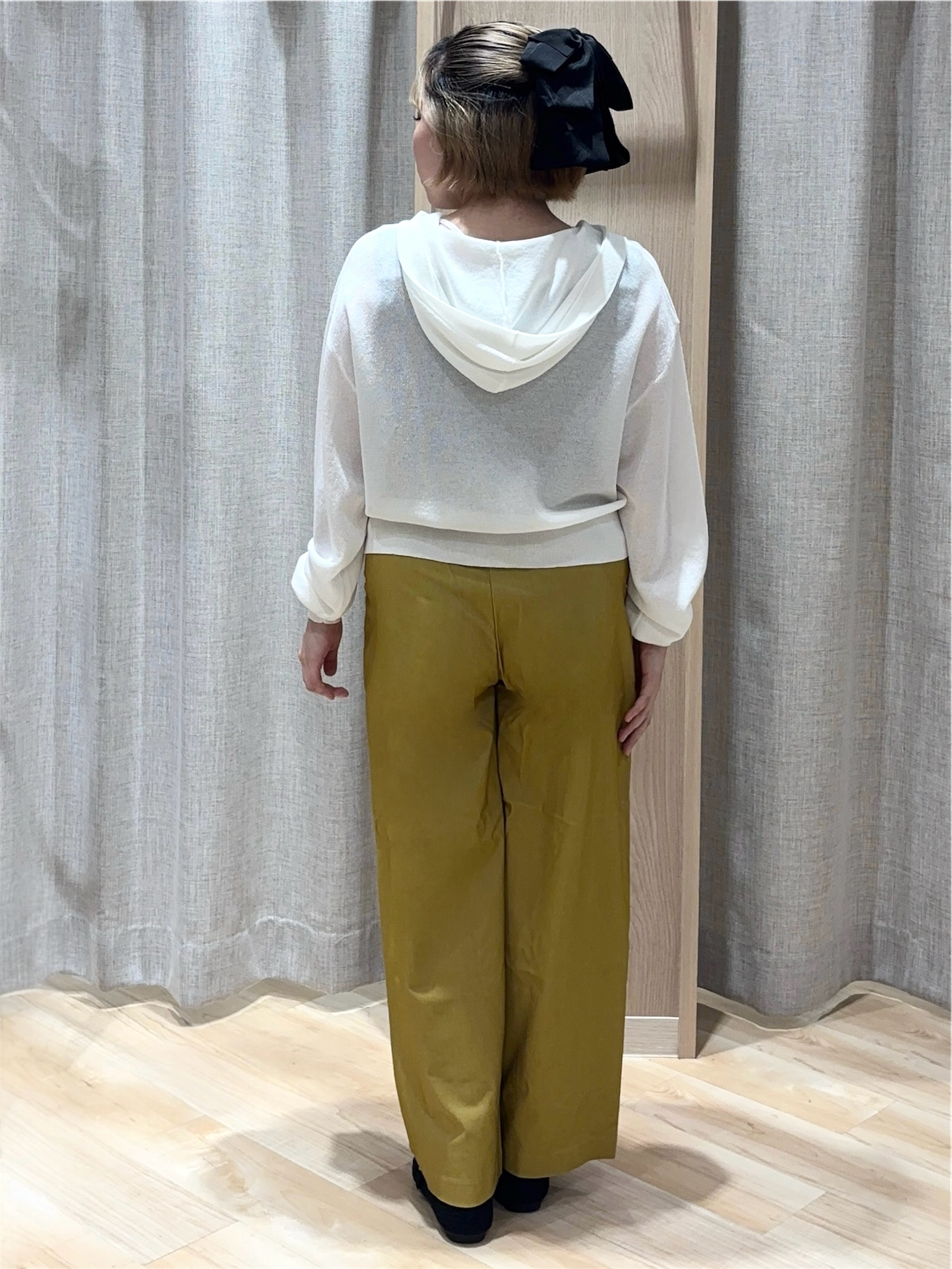 ❤︎ 𝐦𝐢𝐨 ❤︎さんの「grove｜【洗濯機OK・UVカット】大人の抜け感、シアーニットフードパーカ」を使ったコーディネート