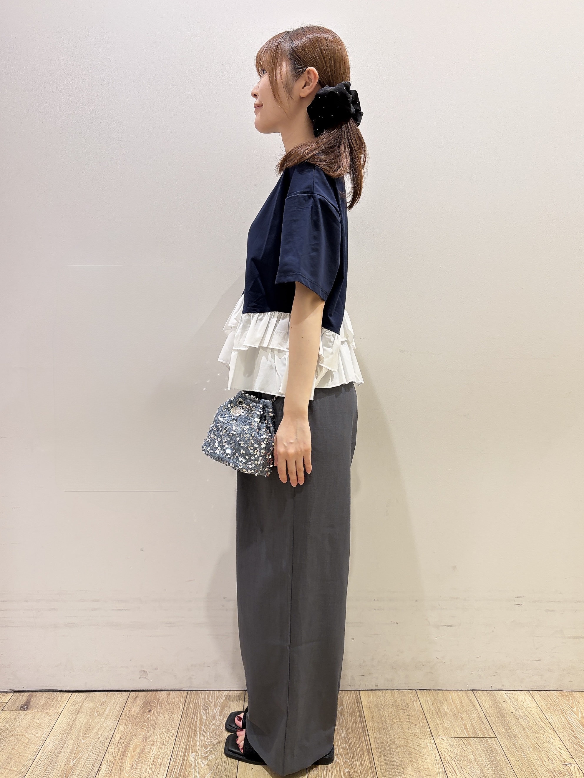 MOMOさんの「index｜裾フリルドッキングTシャツ【洗濯機OK】」を使ったコーディネート