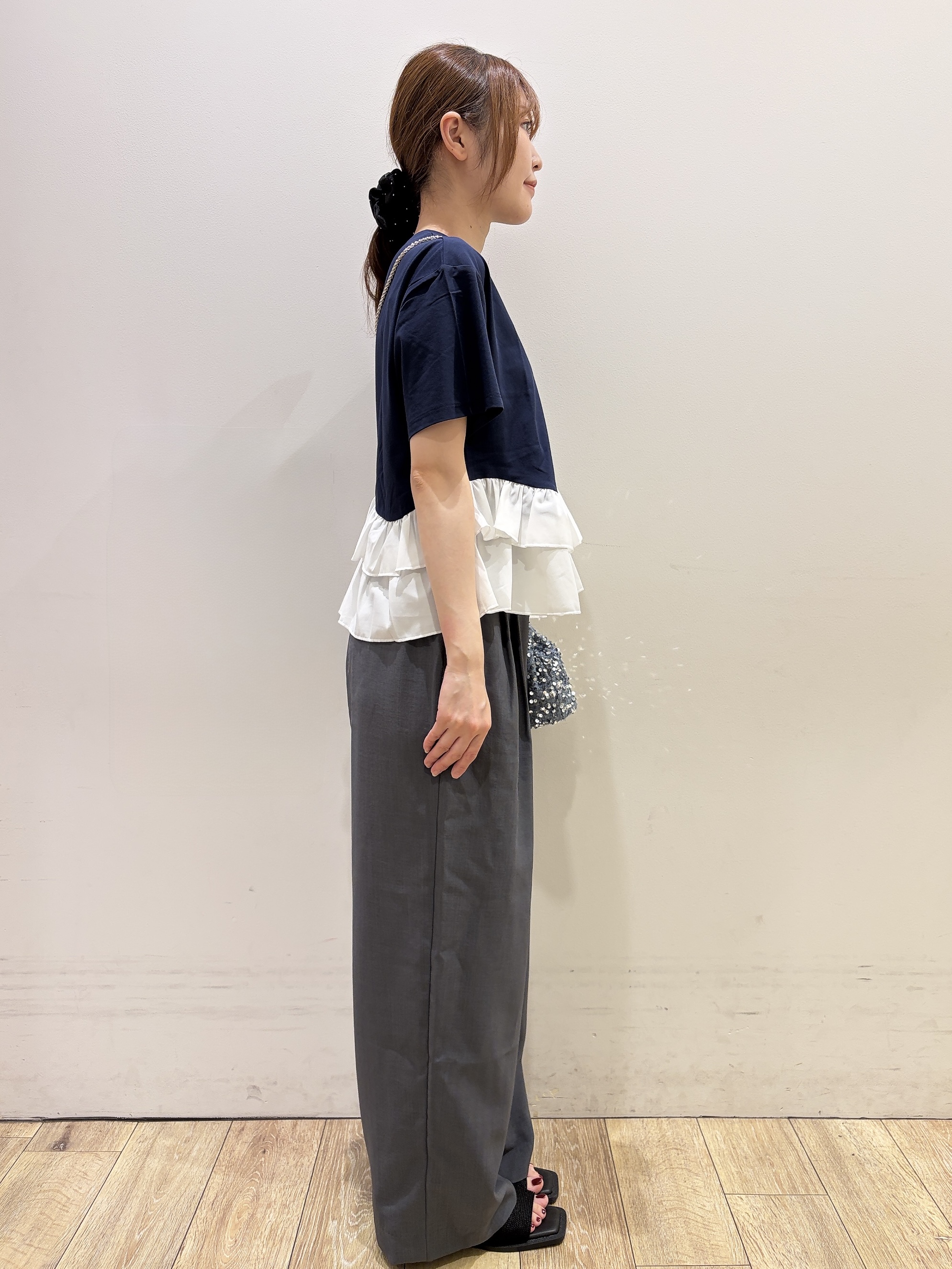 MOMOさんの「index｜裾フリルドッキングTシャツ【洗濯機OK】」を使ったコーディネート