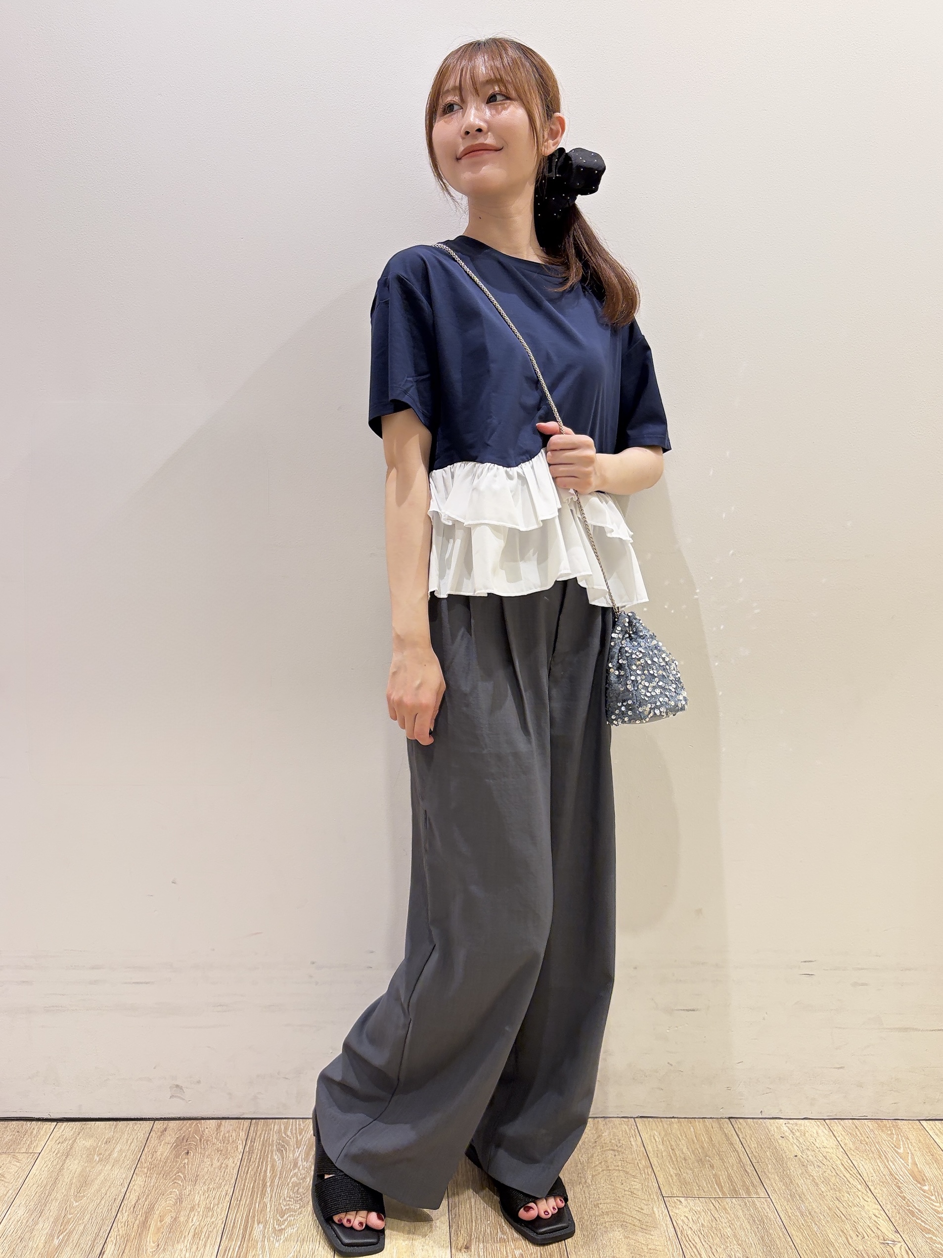 MOMOさんの「index｜裾フリルドッキングTシャツ【洗濯機OK】」を使ったコーディネート