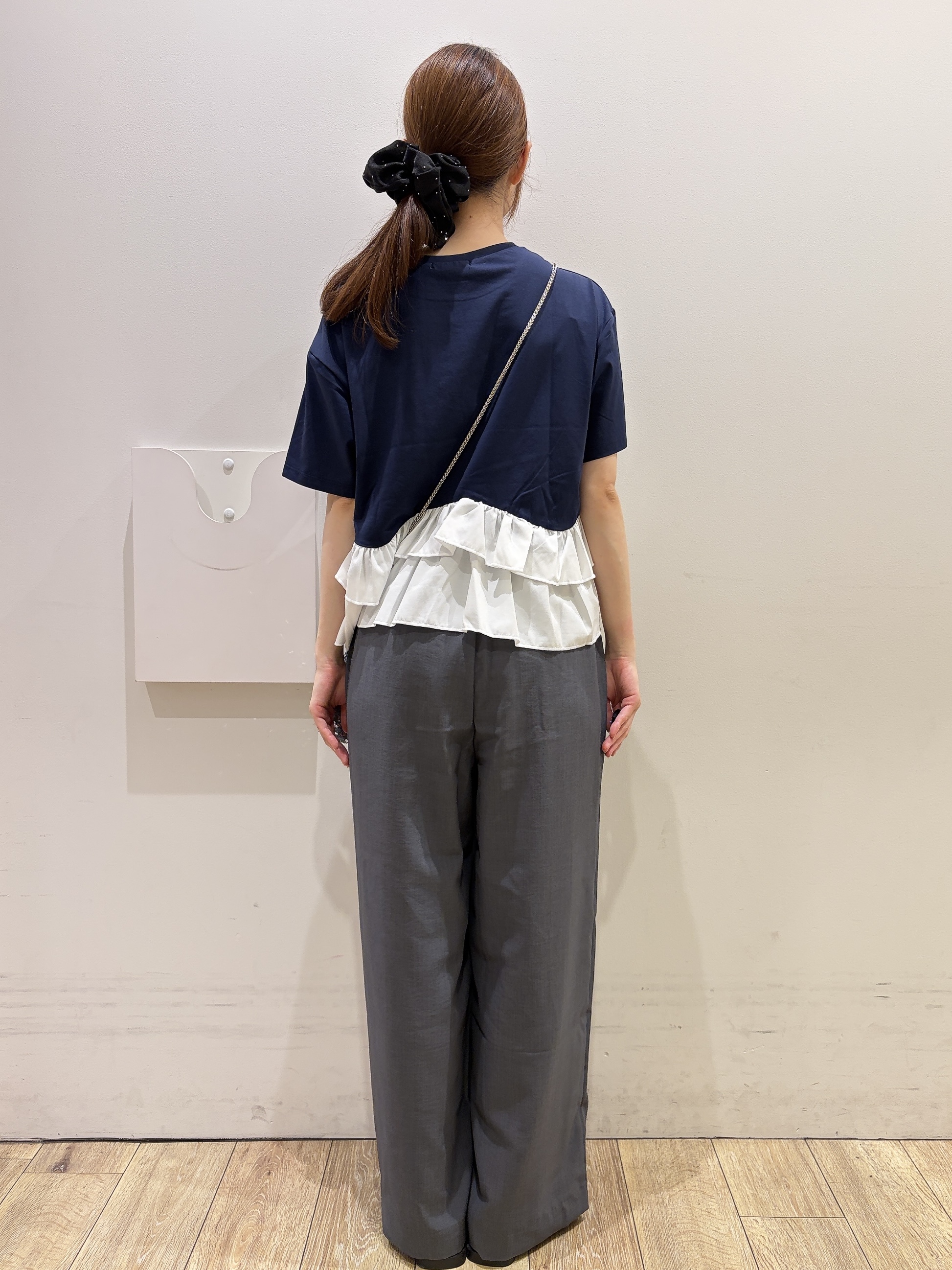 MOMOさんの「index｜裾フリルドッキングTシャツ【洗濯機OK】」を使ったコーディネート