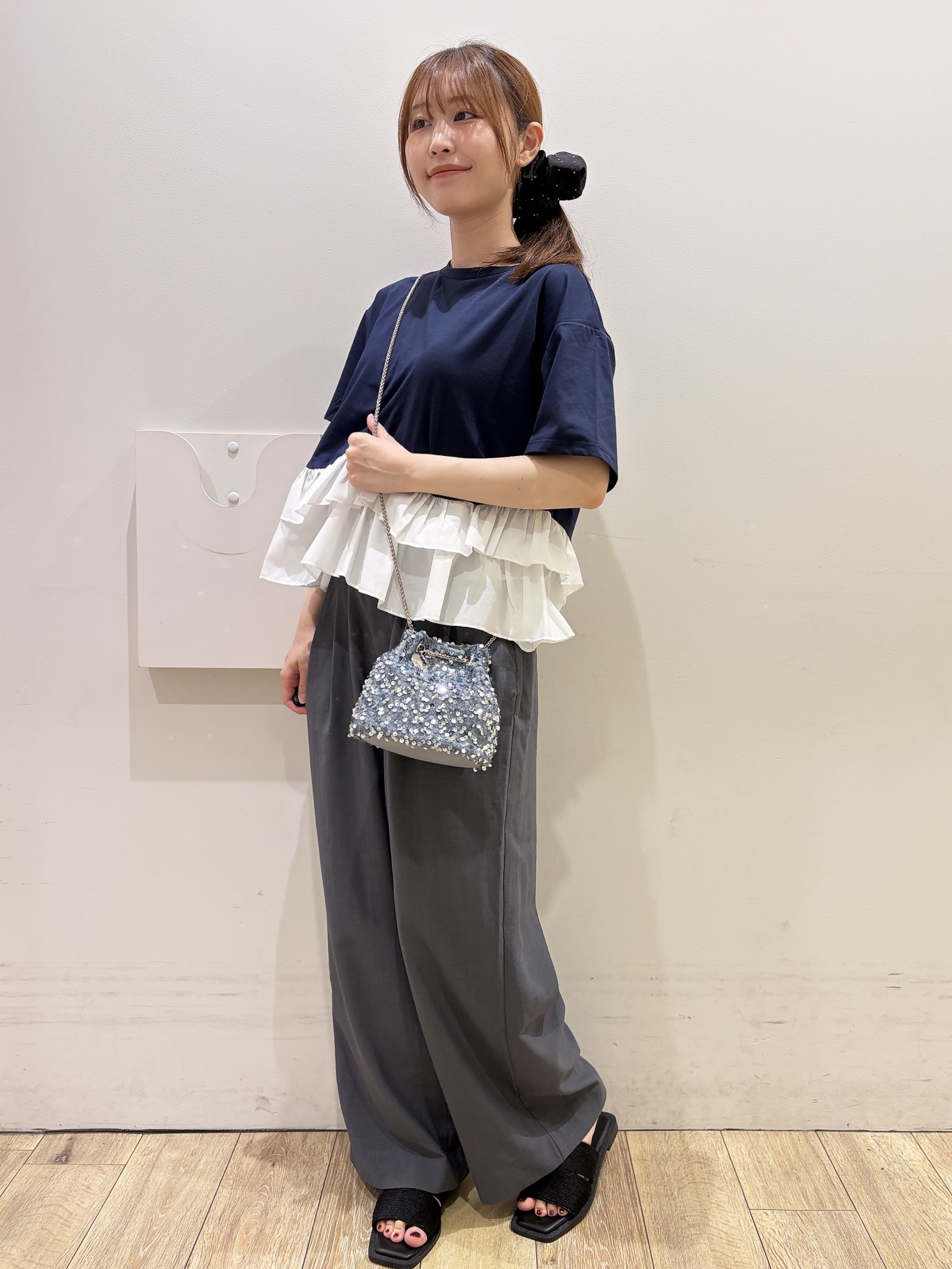 MOMOさんの「index｜裾フリルドッキングTシャツ【洗濯機OK】」を使ったコーディネート