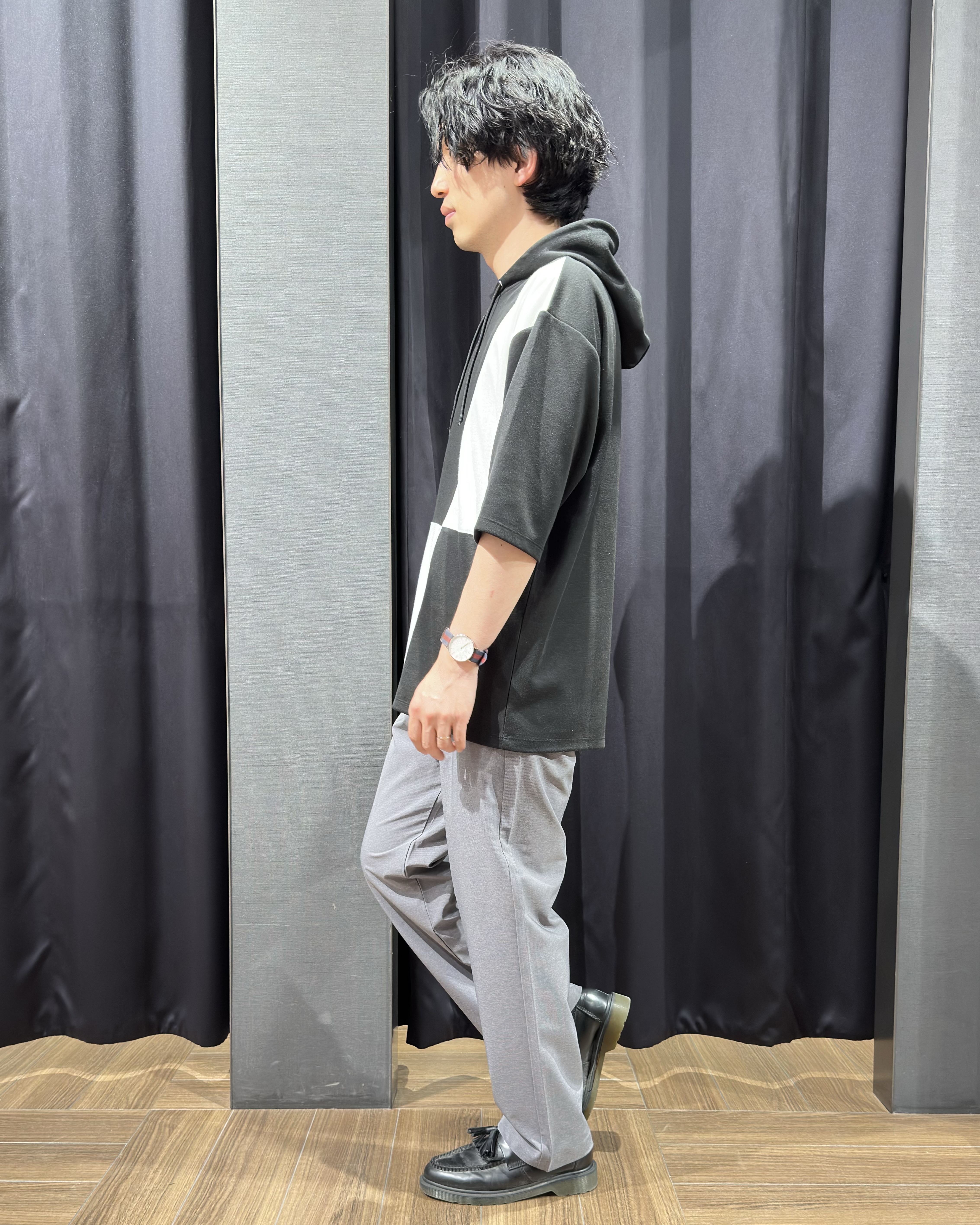 tomoyaさんの「THE SHOP TK｜ブロッキング半袖パーカ 【洗濯機OK】」を使ったコーディネート