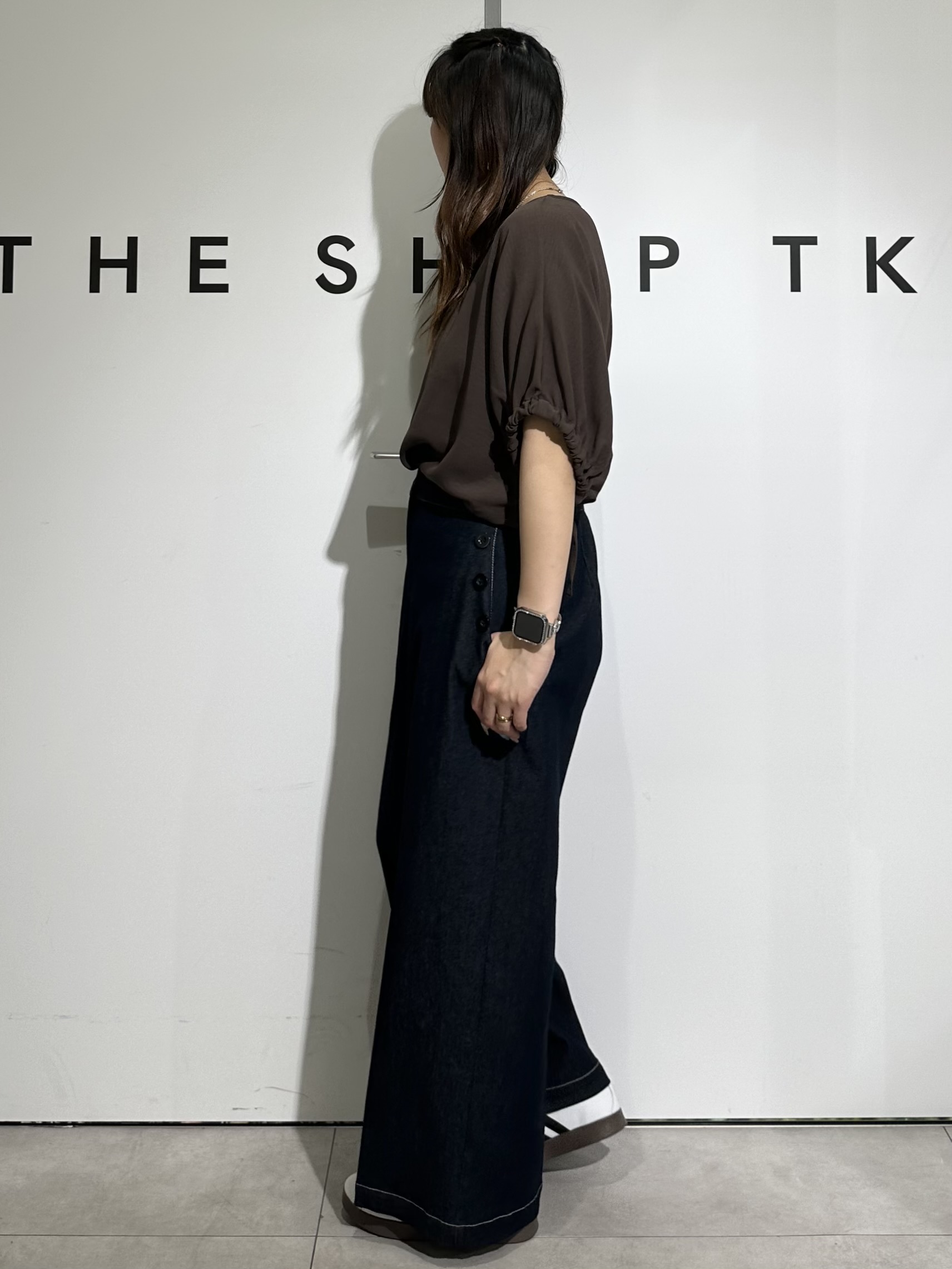 cottonさんの「THE SHOP TK｜【ひんやり/防しわ/UV/吸水速乾】袖ドロストドルマントップス」を使ったコーディネート