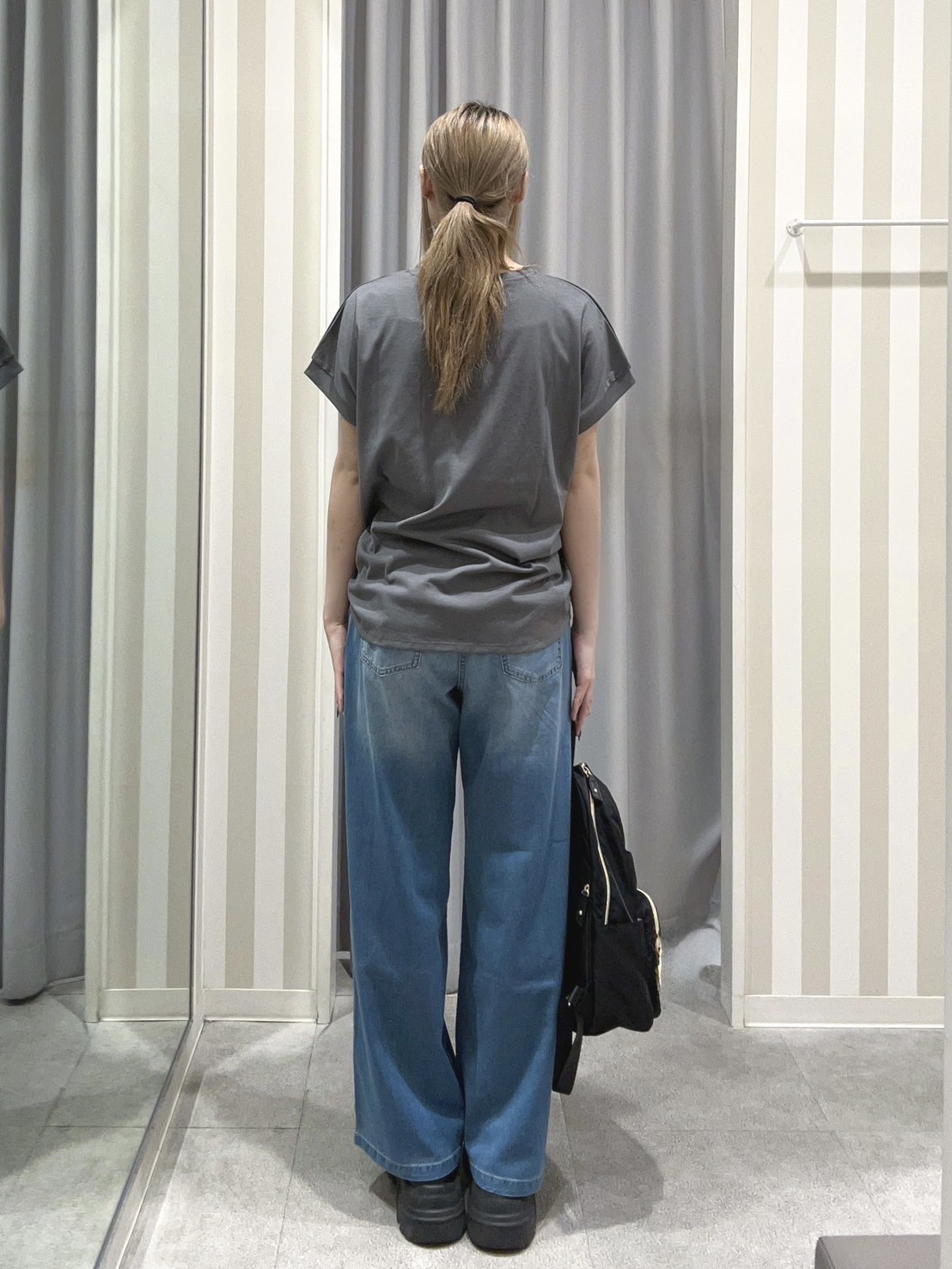 美空さんの「SHOO･LA･RUE｜【汗じみ防止/ひんやり/S-LL】インせず着られる 刺繍ロゴTシャツ」を使ったコーディネート
