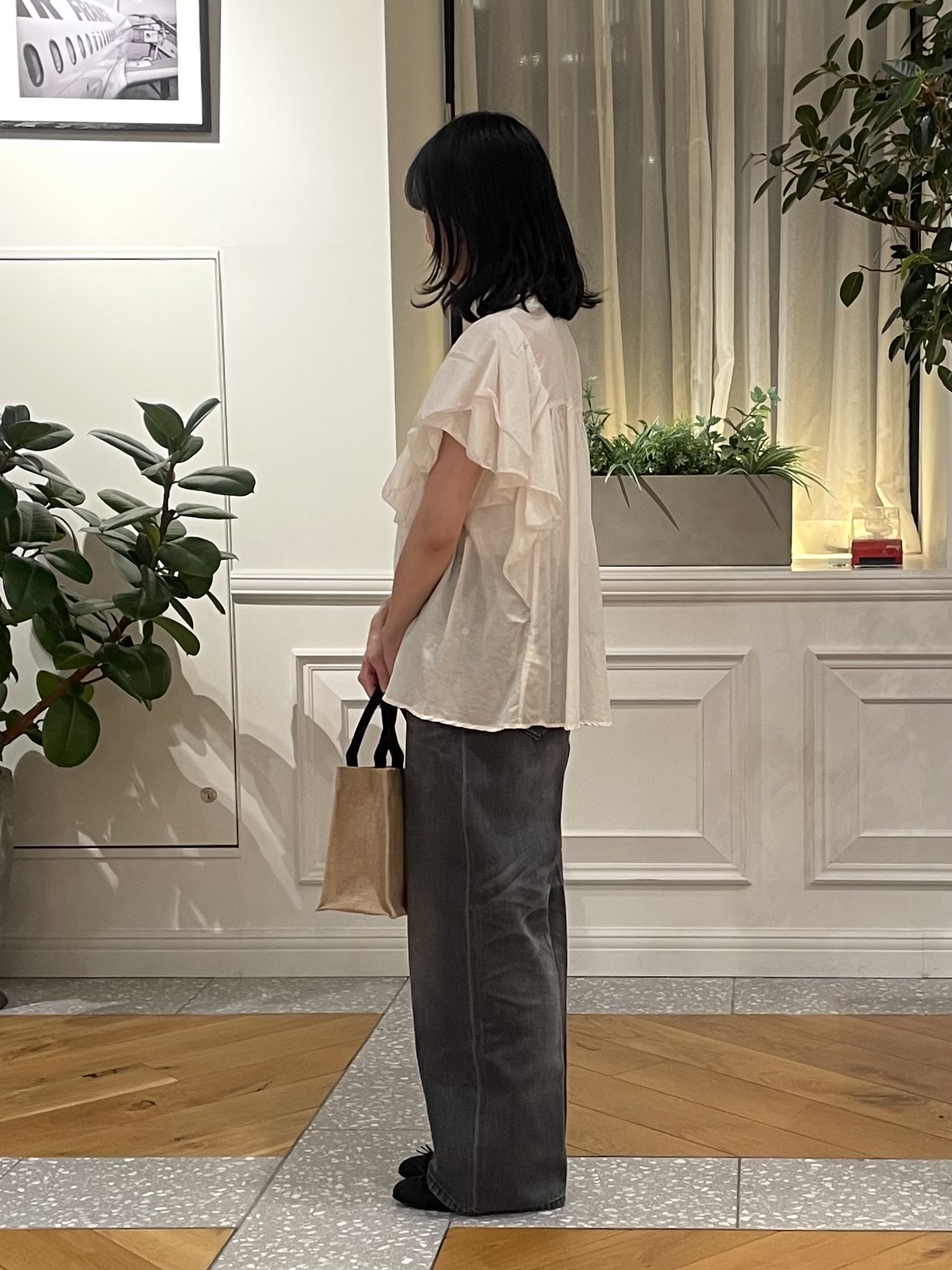 Lilyさんの「DRESSTERIOR｜コットンシルク ラッフルスリーブ ブラウス」を使ったコーディネート