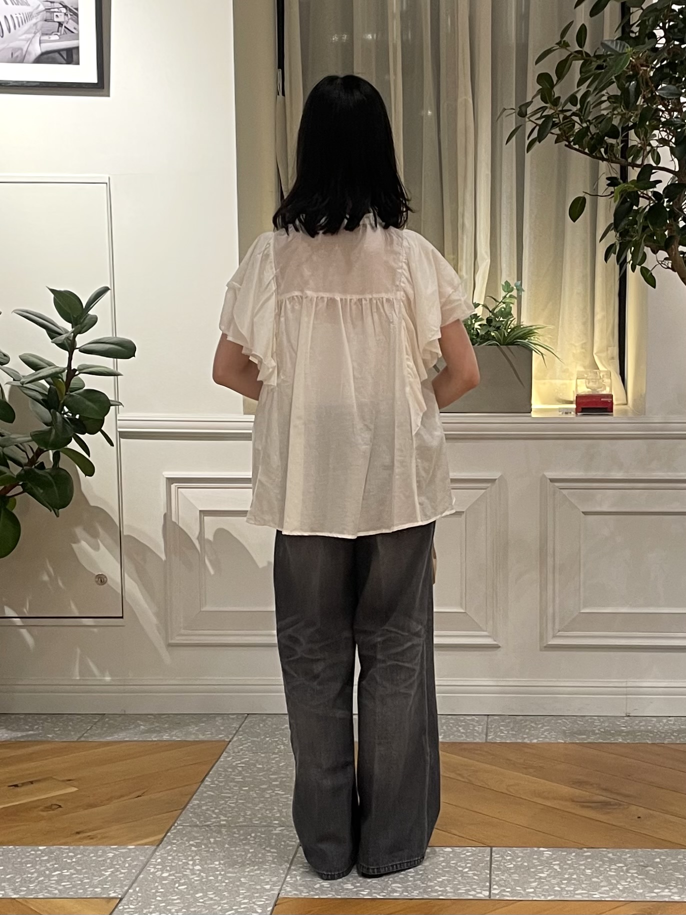 Lilyさんの「DRESSTERIOR｜コットンシルク ラッフルスリーブ ブラウス」を使ったコーディネート