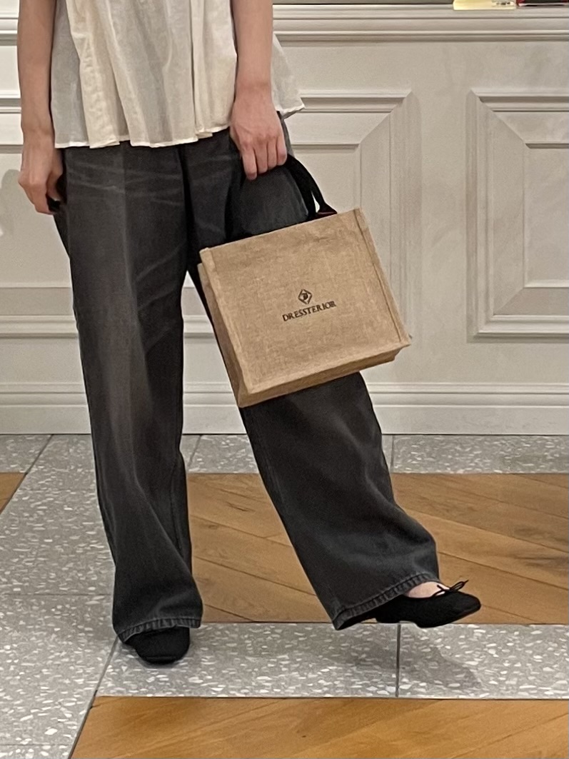 Lilyさんの「DRESSTERIOR｜コットンシルク ラッフルスリーブ ブラウス」を使ったコーディネート