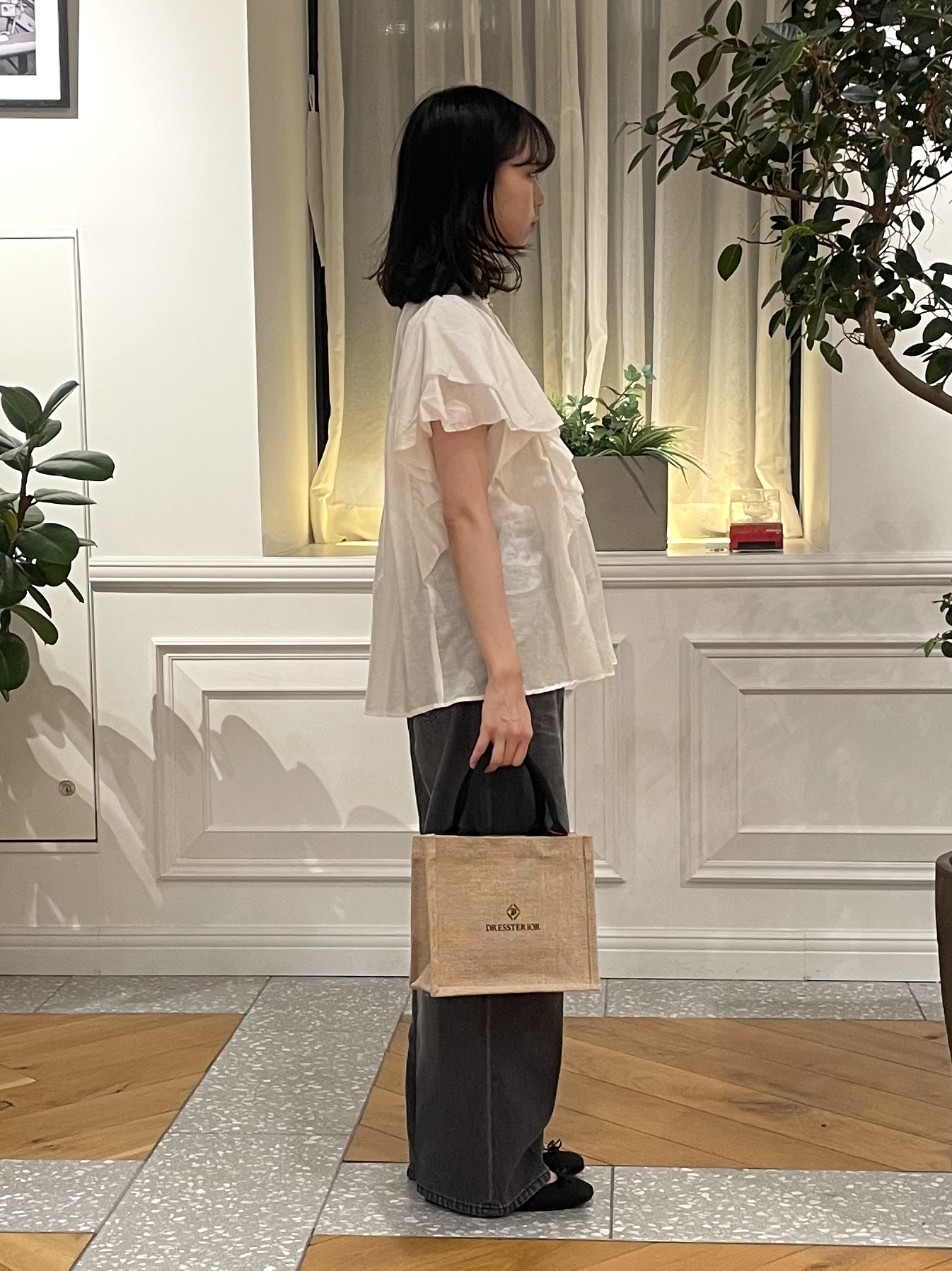 Lilyさんの「DRESSTERIOR｜コットンシルク ラッフルスリーブ ブラウス」を使ったコーディネート