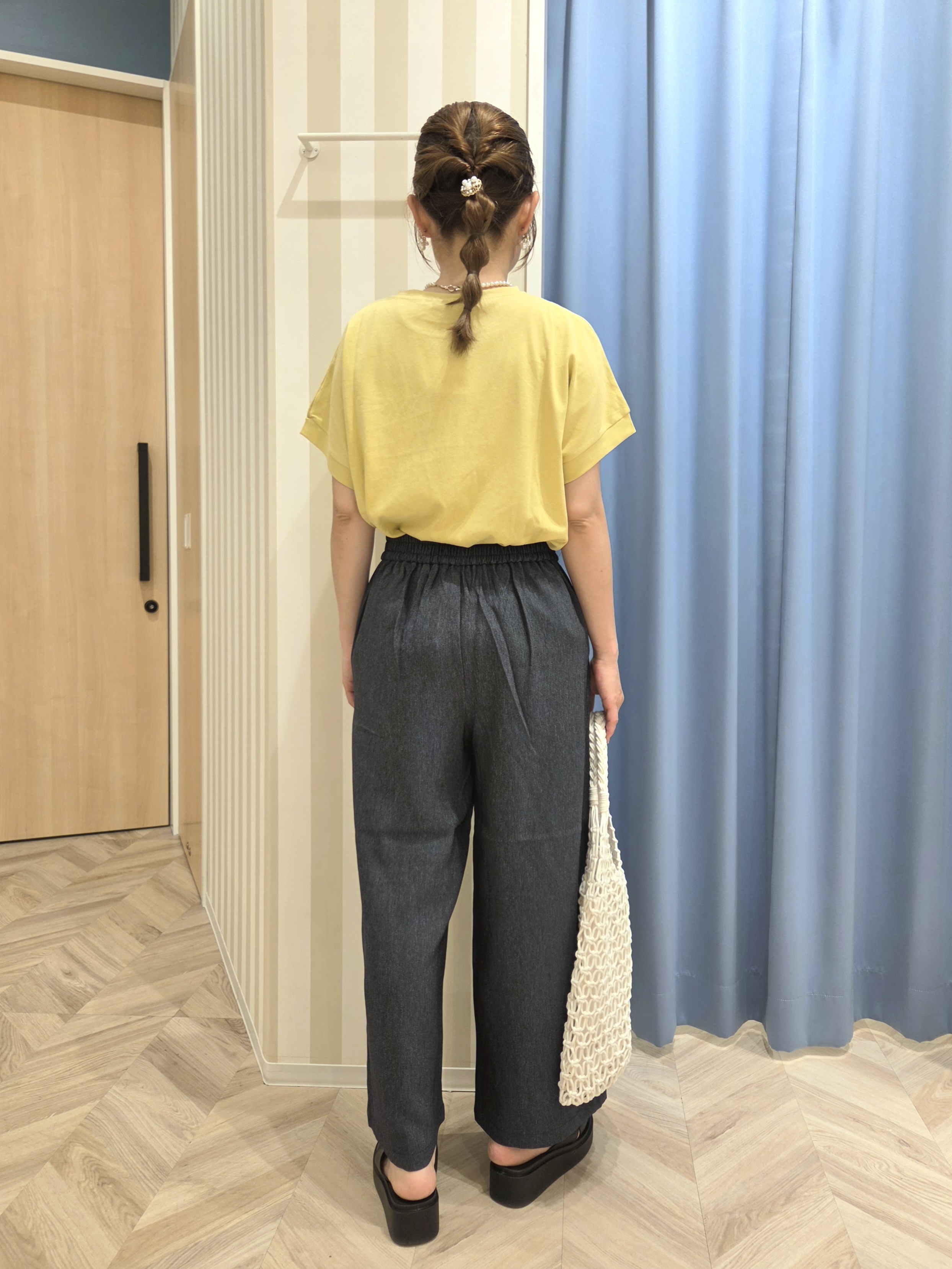 Ikumiさんの「SHOO･LA･RUE｜【汗じみ防止/ひんやり/S-LL】インせず着られる 刺繍ロゴTシャツ」を使ったコーディネート
