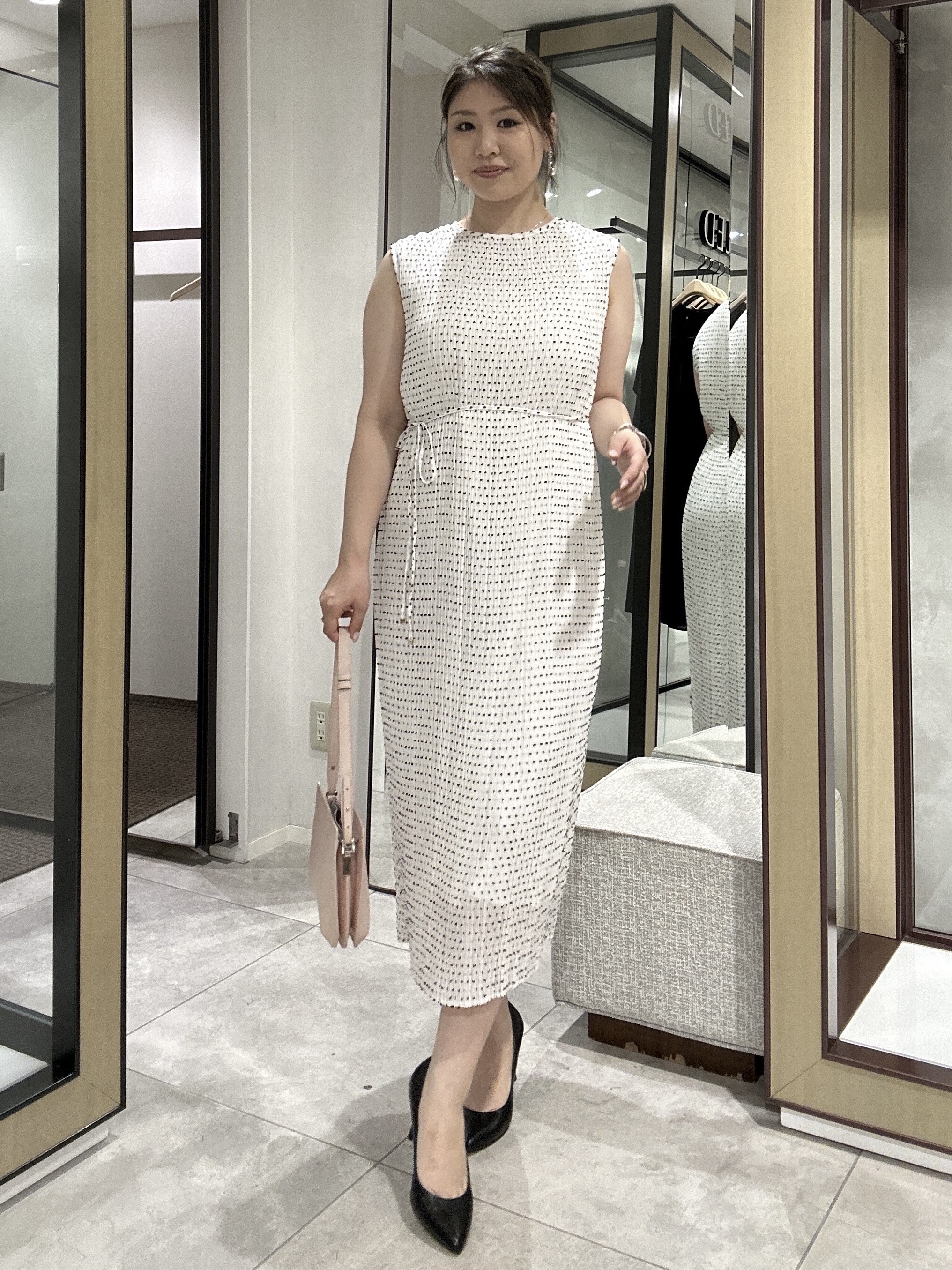 YURIさんの「UNTITLED｜スプリットレザーフラットショルダー」を使ったコーディネート