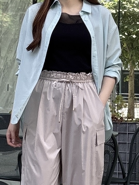 sayaさんの「grove｜【洗濯機OK・ひんやり】朝晩の気温差に◎軽やかシアーシャツ」を使ったコーディネート