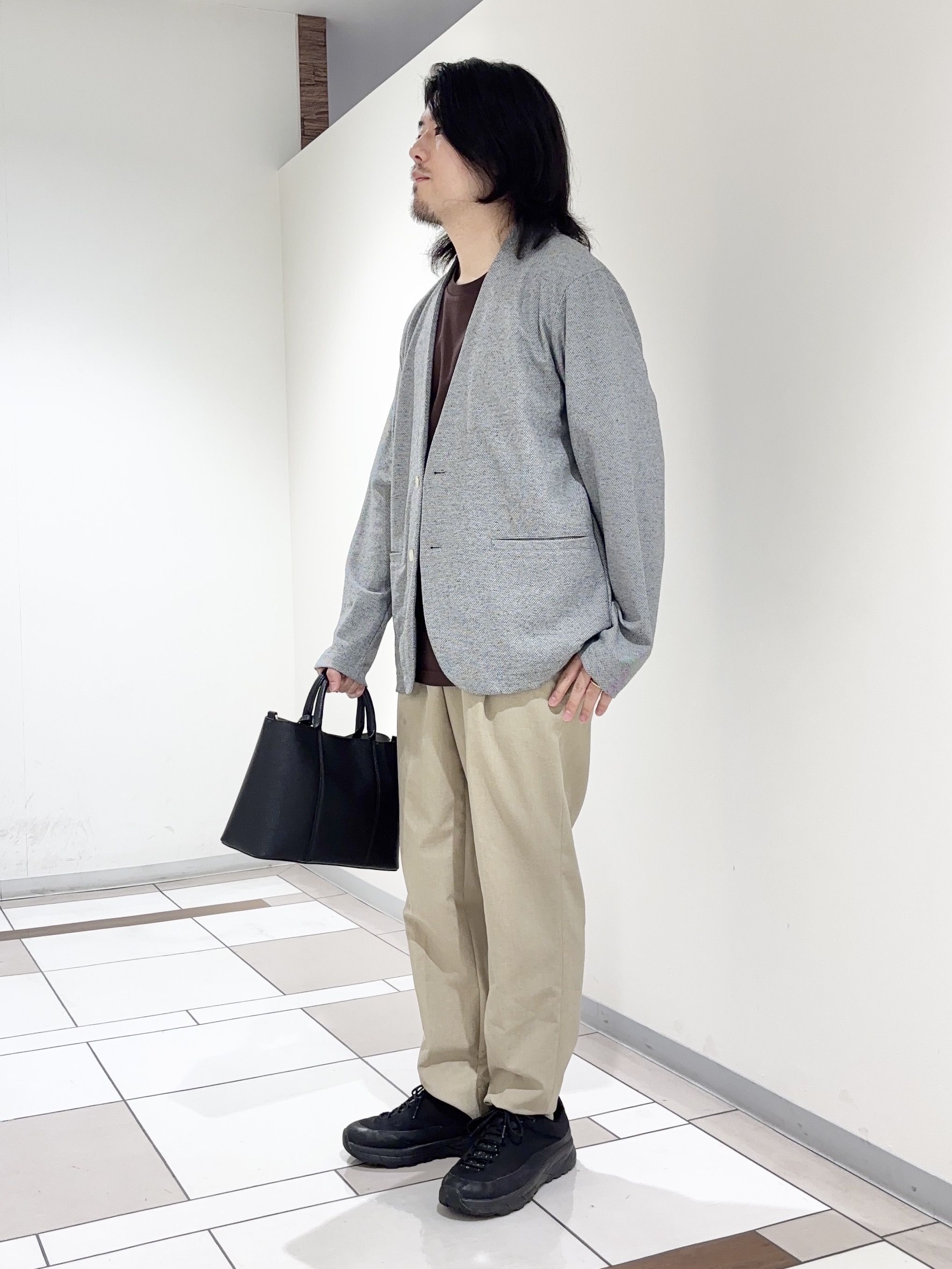 及川さんの「TAKEO KIKUCHI｜【抗菌防臭】バーズアイメッシュノーカラージャケット」を使ったコーディネート