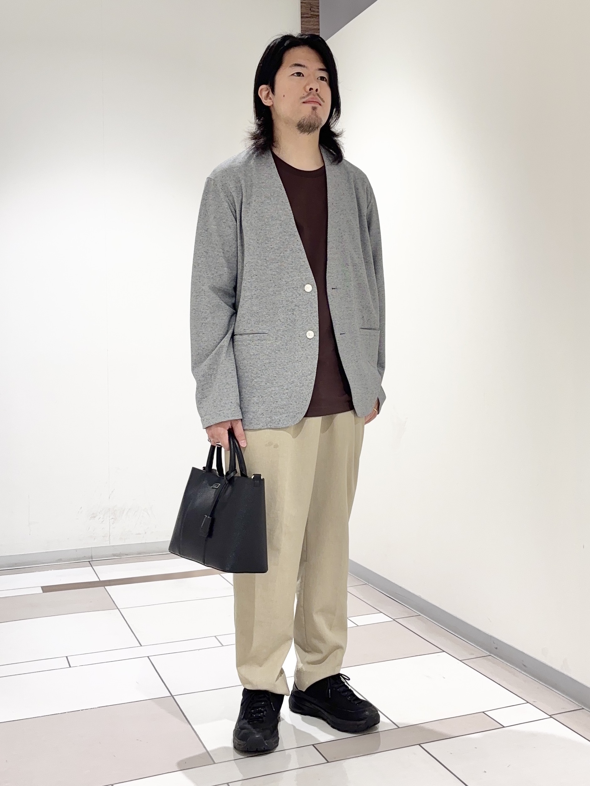 及川さんの「TAKEO KIKUCHI｜【抗菌防臭】バーズアイメッシュノーカラージャケット」を使ったコーディネート