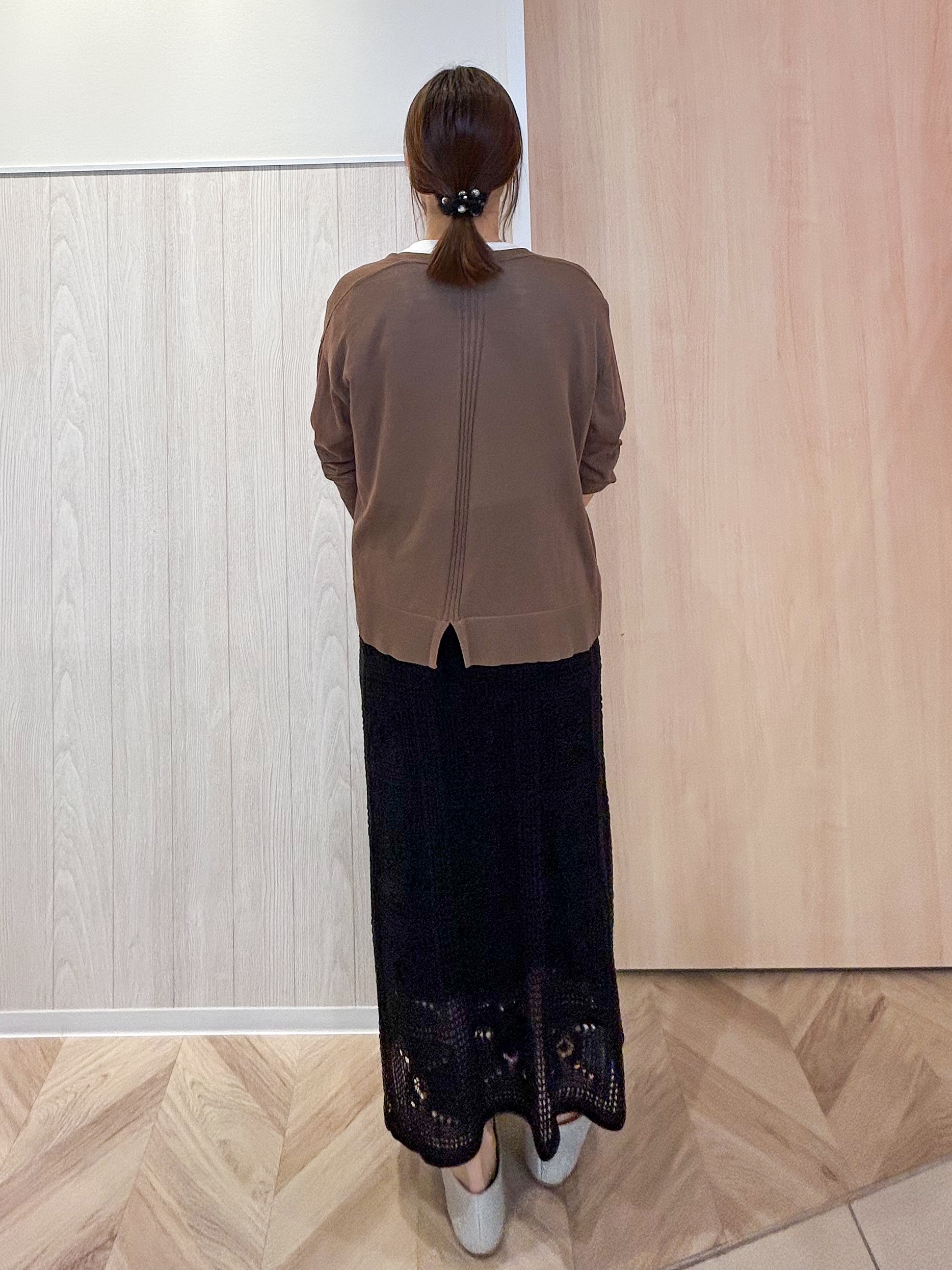 tomoさんの「SHOO･LA･RUE｜【ひんやり/洗濯機可/S-LL】オンにもオフにも マルチに使えるボタンレスカーディガン」を使ったコーディネート