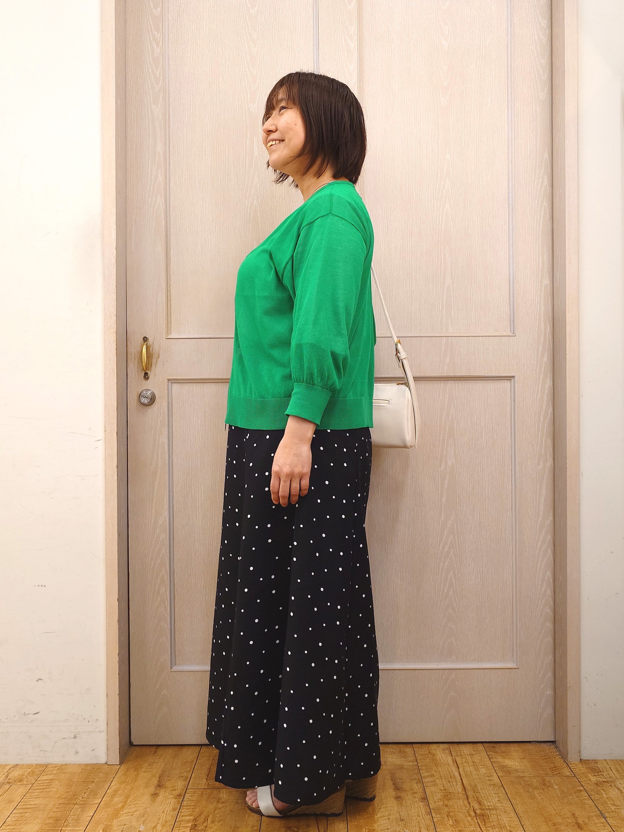 とろろさんの「SHOO･LA･RUE｜【ひんやり/洗濯機可/S-LL】程よいVネックですっきり魅せる ジップアップ 7分袖シアーカーディガ」を使ったコーディネート