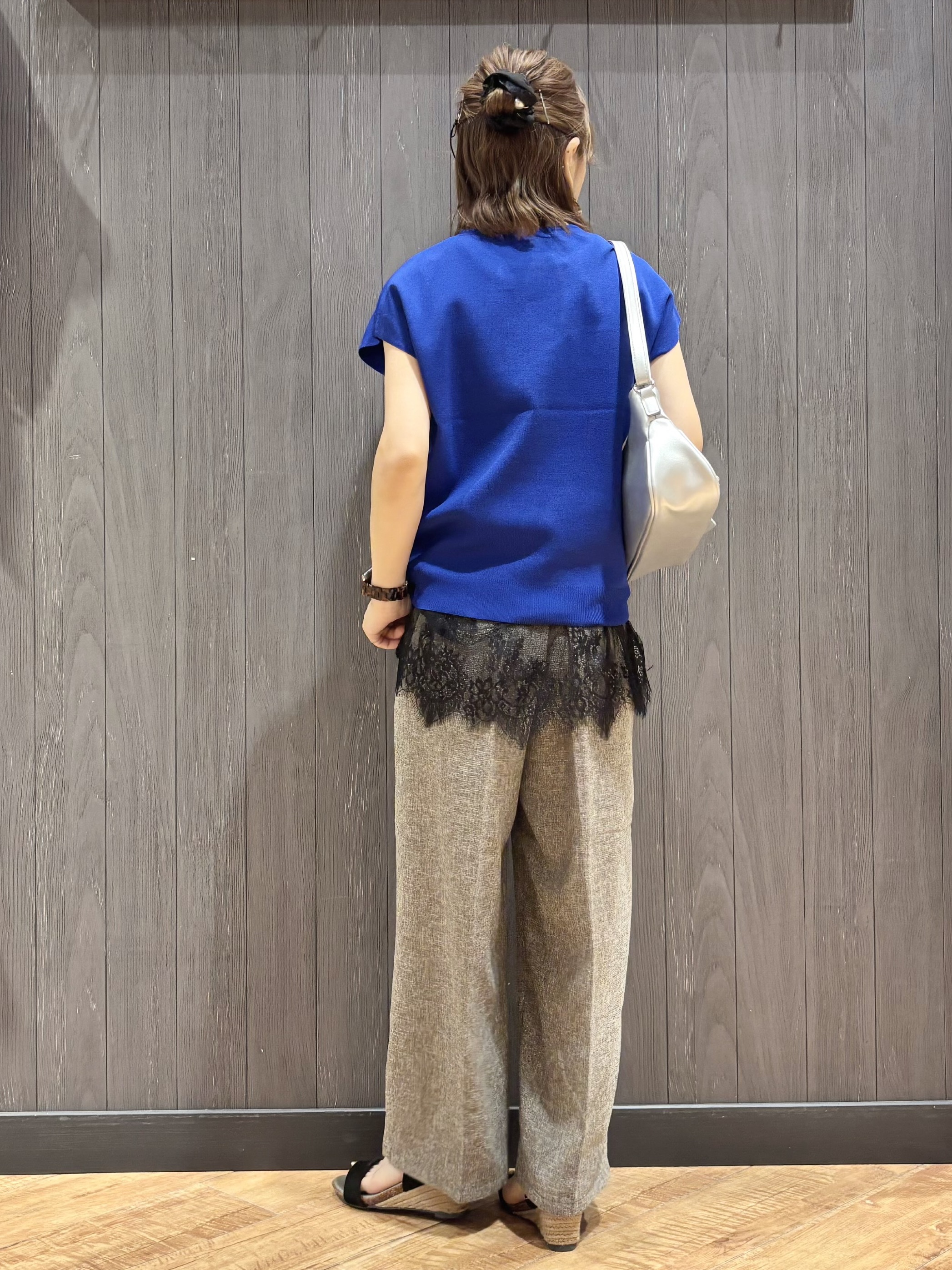 meiさんの「SHOO･LA･RUE｜【ひんやり/洗濯機可/S-LL】インせず着られる 大人シンプルサマーニット」を使ったコーディネート