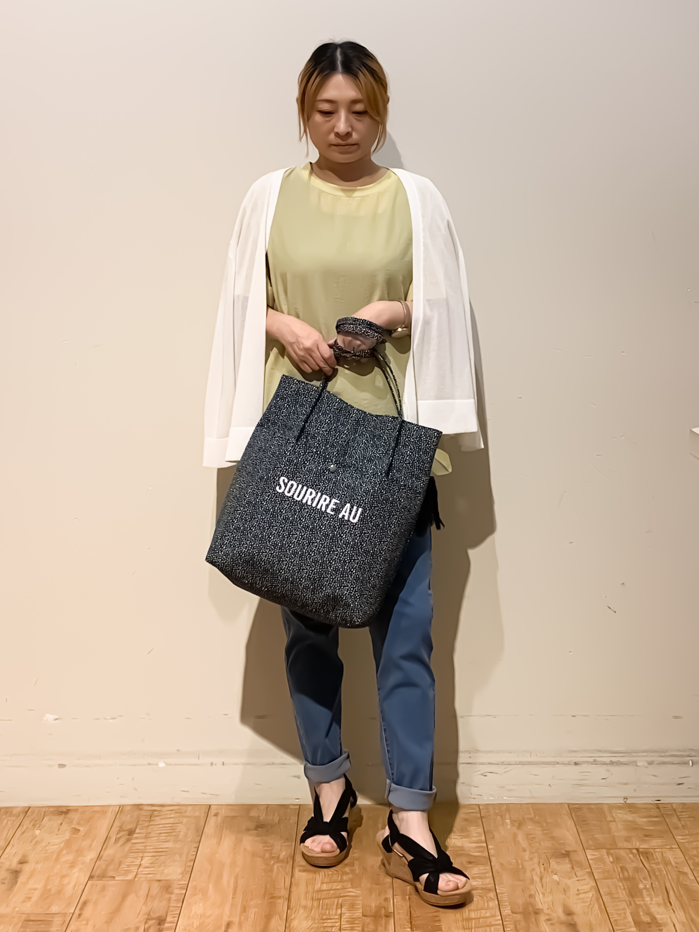MEGさんの「SHOO･LA･RUE｜【ひんやり/洗濯機可/S-LL】オンにもオフにも マルチに使えるボタンレスカーディガン」を使ったコーディネート