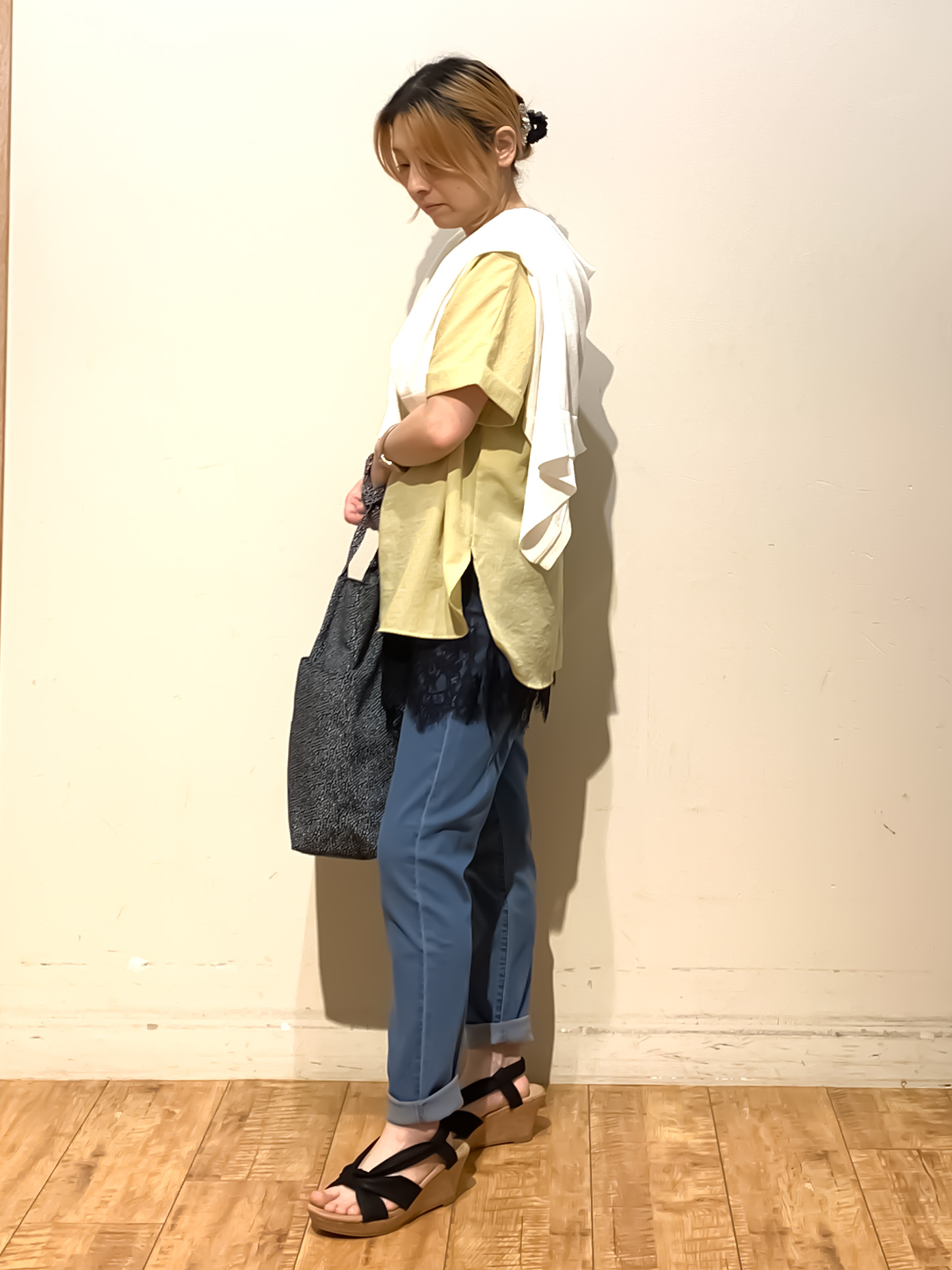 MEGさんの「SHOO･LA･RUE｜【ひんやり/洗濯機可/S-LL】オンにもオフにも マルチに使えるボタンレスカーディガン」を使ったコーディネート