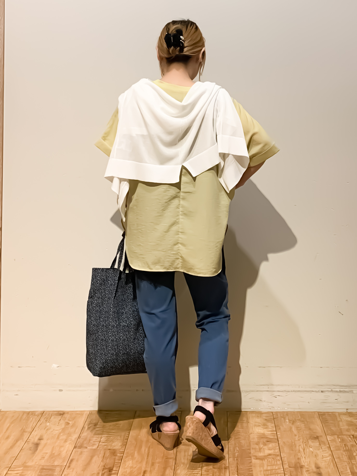 MEGさんの「SHOO･LA･RUE｜【ひんやり/洗濯機可/S-LL】オンにもオフにも マルチに使えるボタンレスカーディガン」を使ったコーディネート