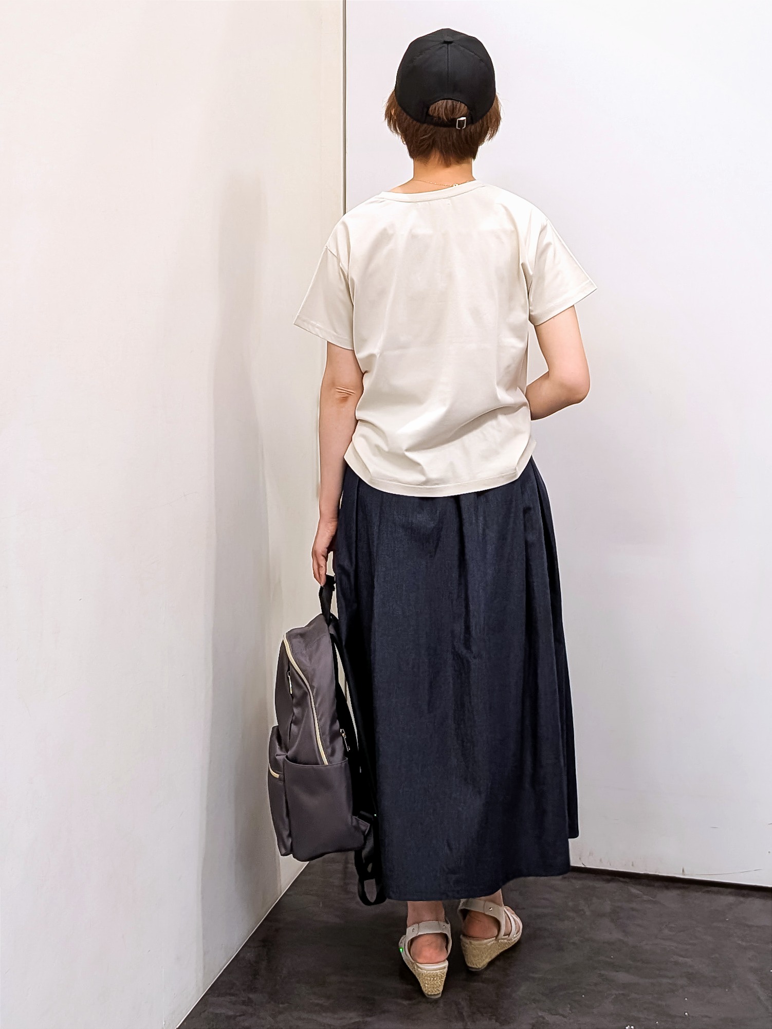 やまちゃんさんの「grove｜【遮熱／吸水速乾／接触冷感／UVカット】ベーシックロゴTシャツ」を使ったコーディネート
