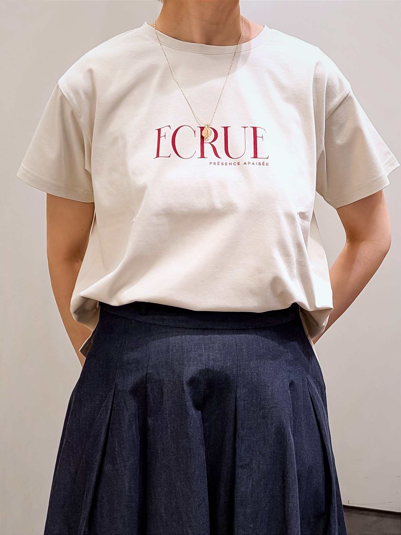 やまちゃんさんの「grove｜【遮熱／吸水速乾／接触冷感／UVカット】ベーシックロゴTシャツ」を使ったコーディネート